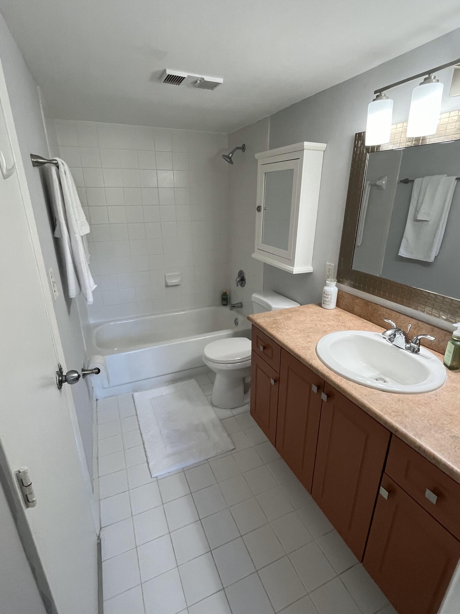 1915 Lavers Circle E E101