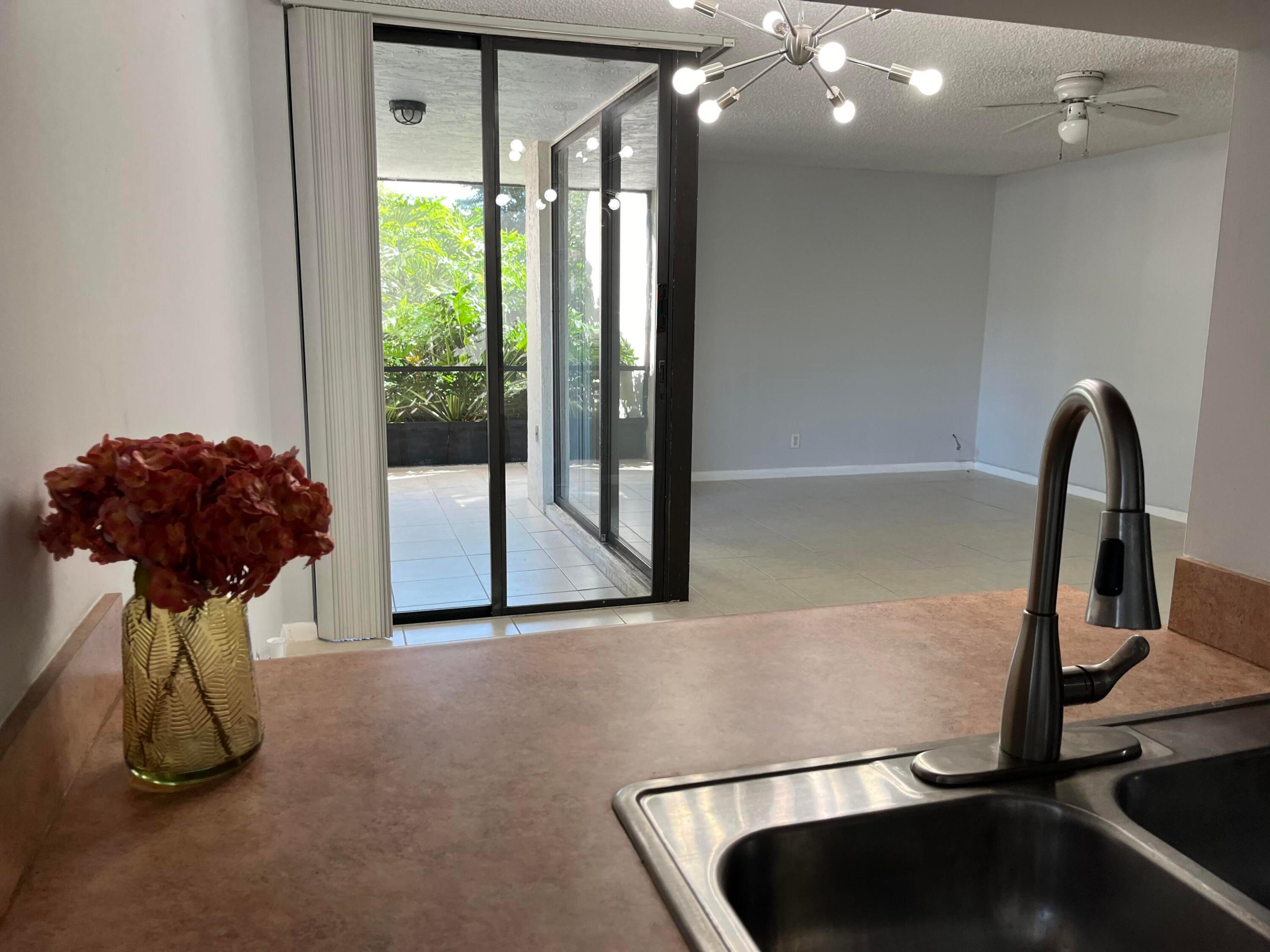 1915 Lavers Circle E E101
