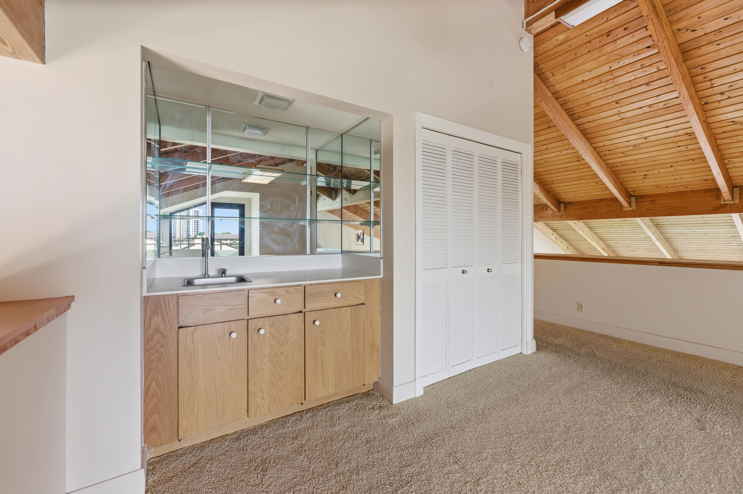 1109 E Marine Way E L4r