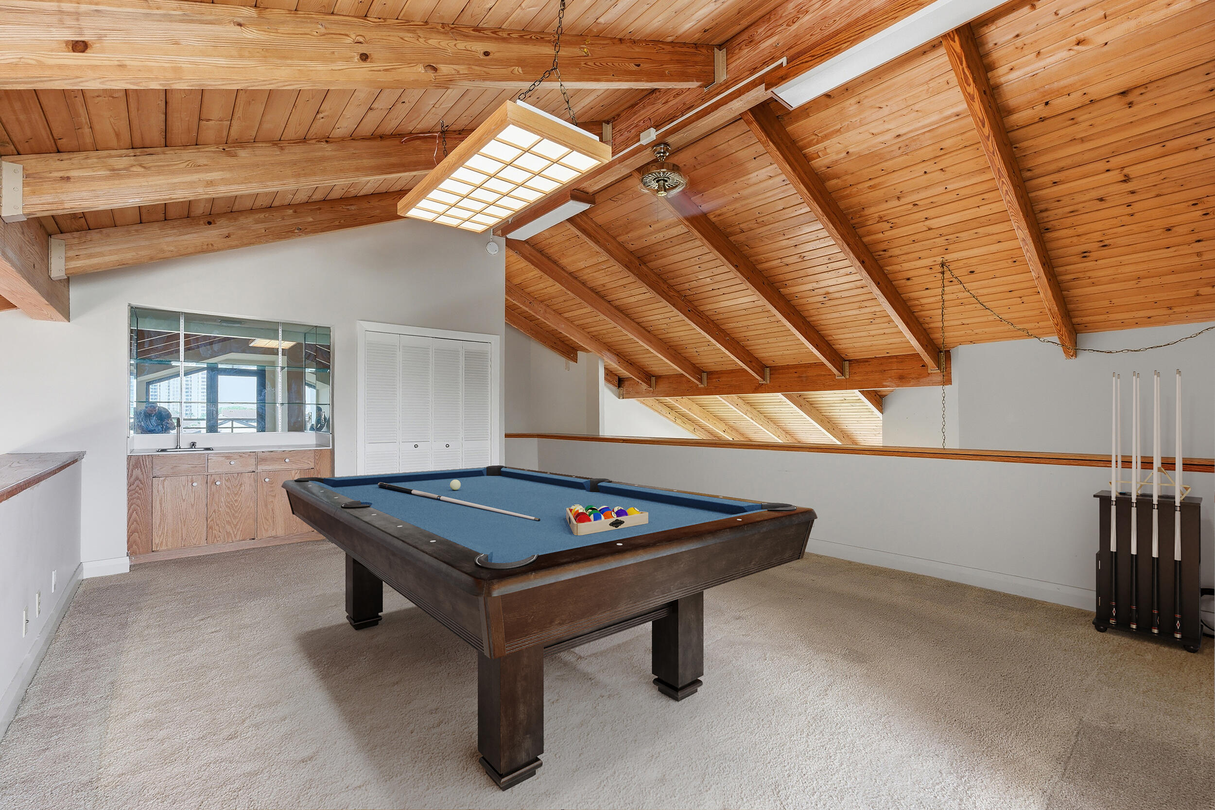 1109 E Marine Way E L4r