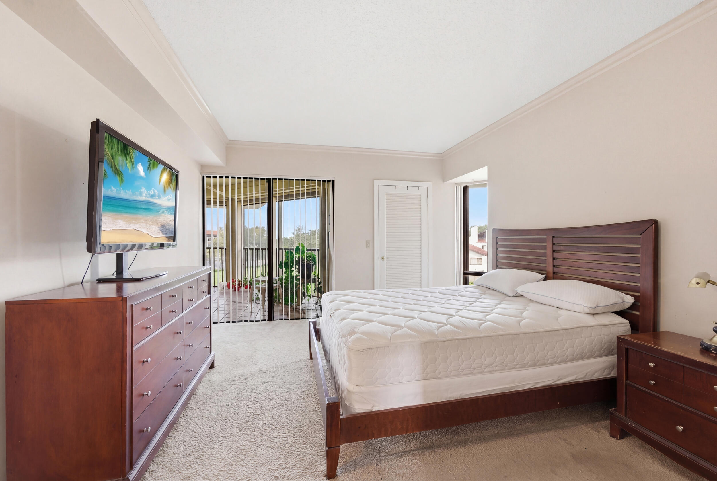 1109 E Marine Way E L4r