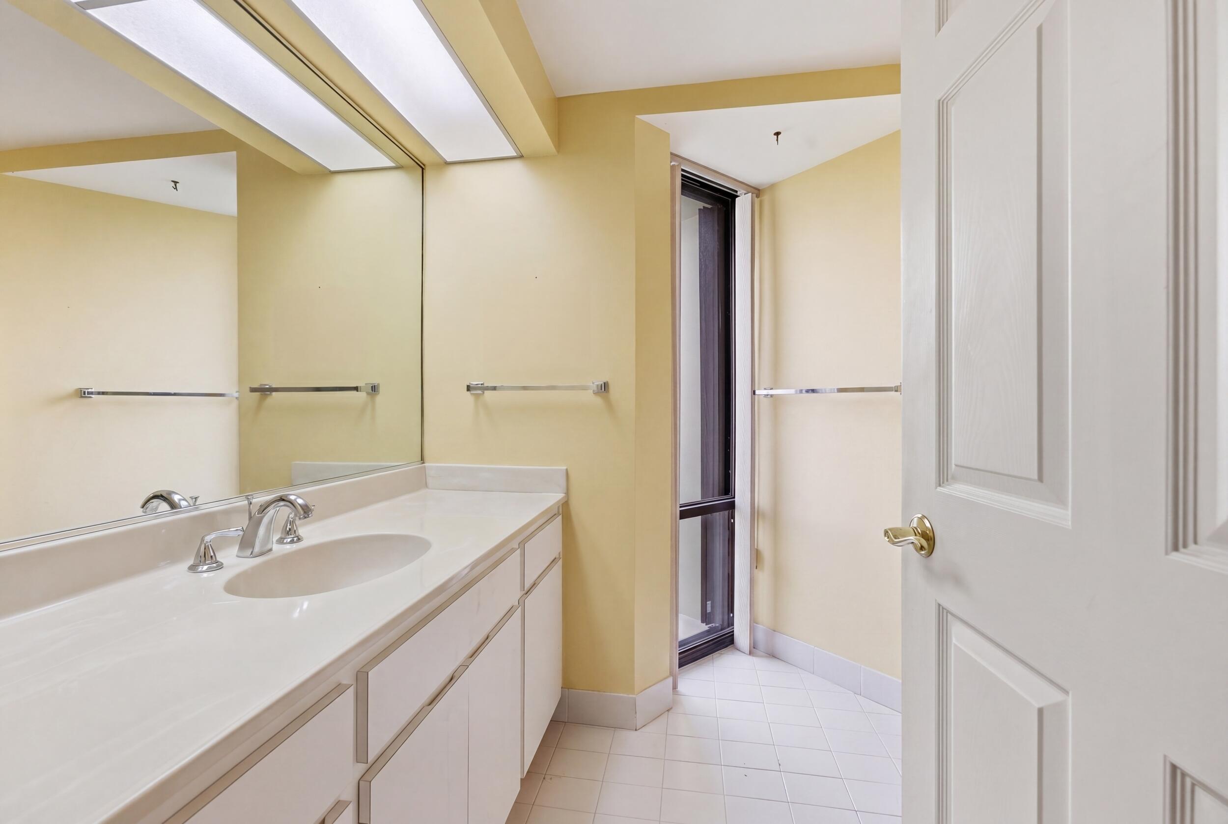 1109 E Marine Way E L4r