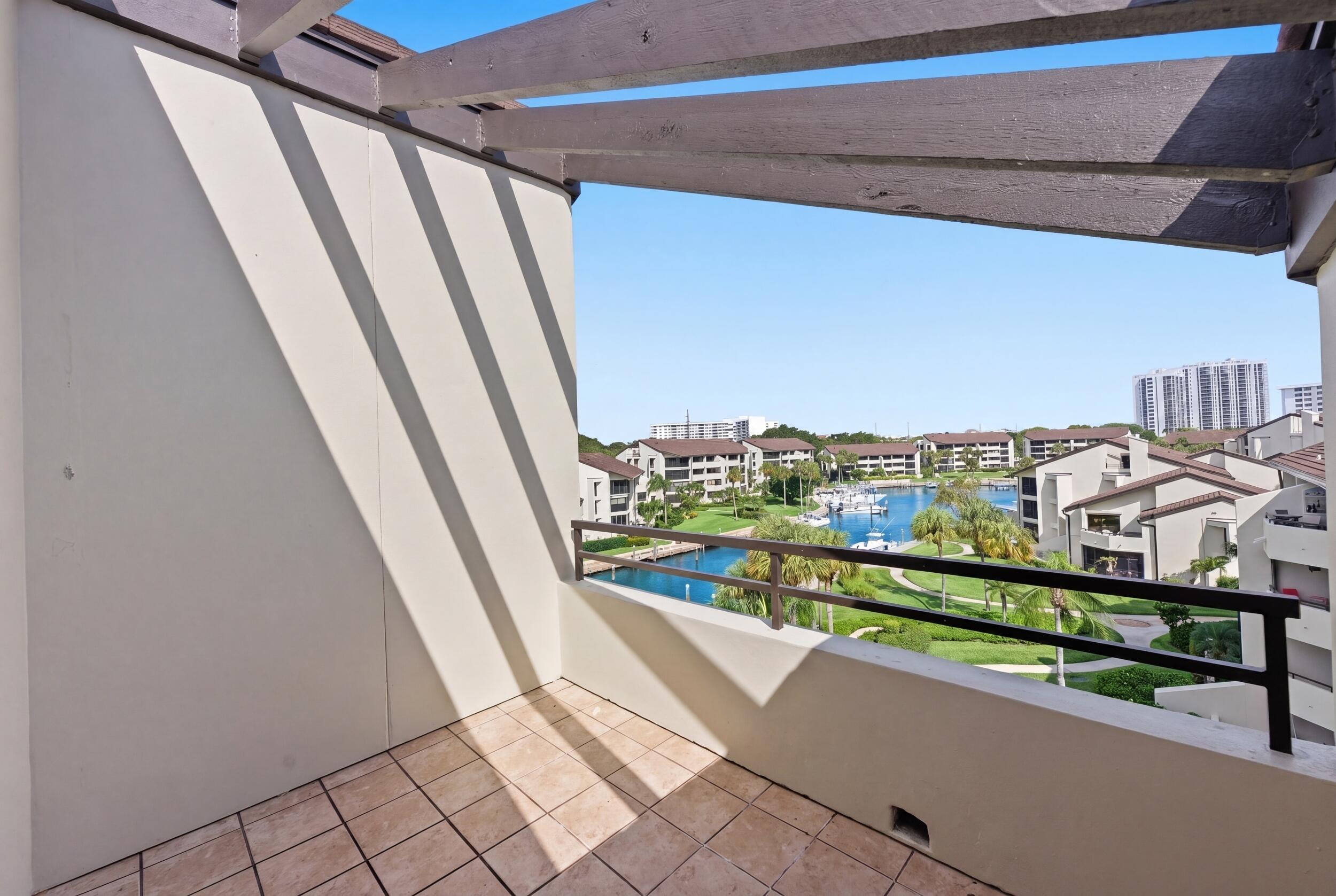 1109 E Marine Way E L4r