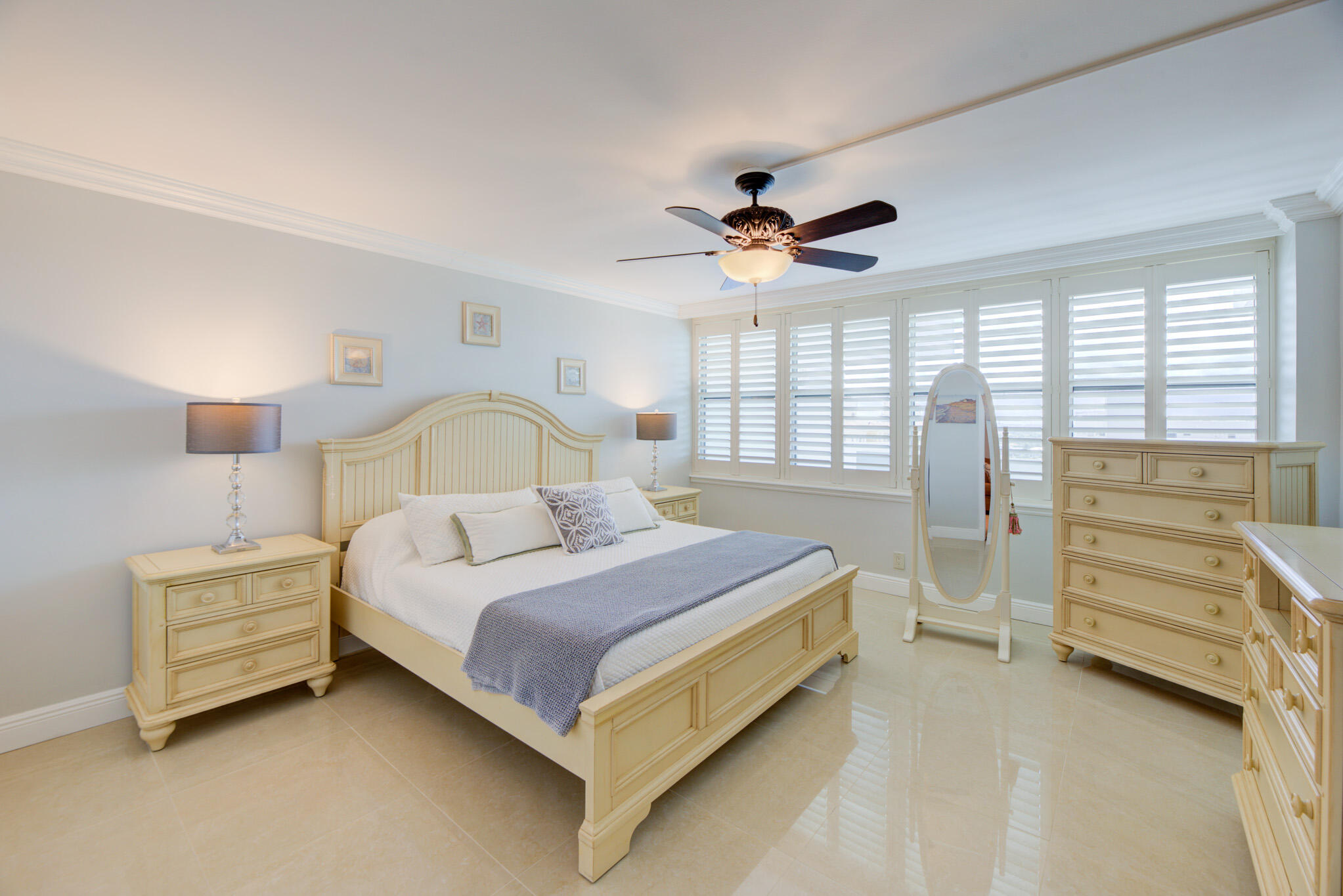 1390 S Ocean Boulevard 11d