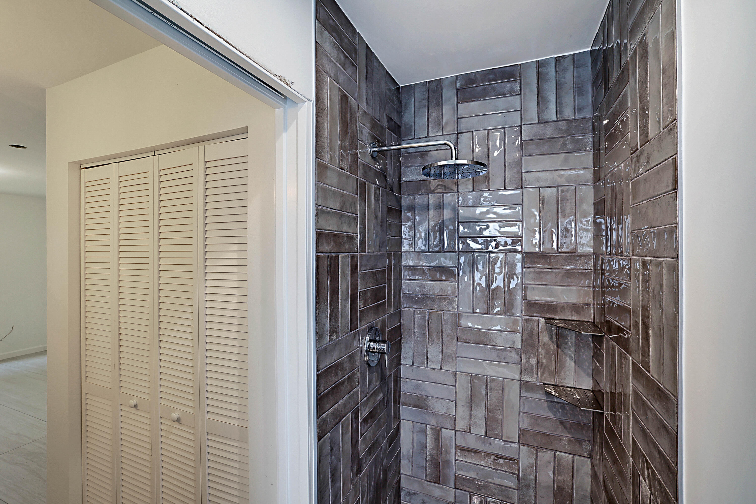 320 NE 42nd Street