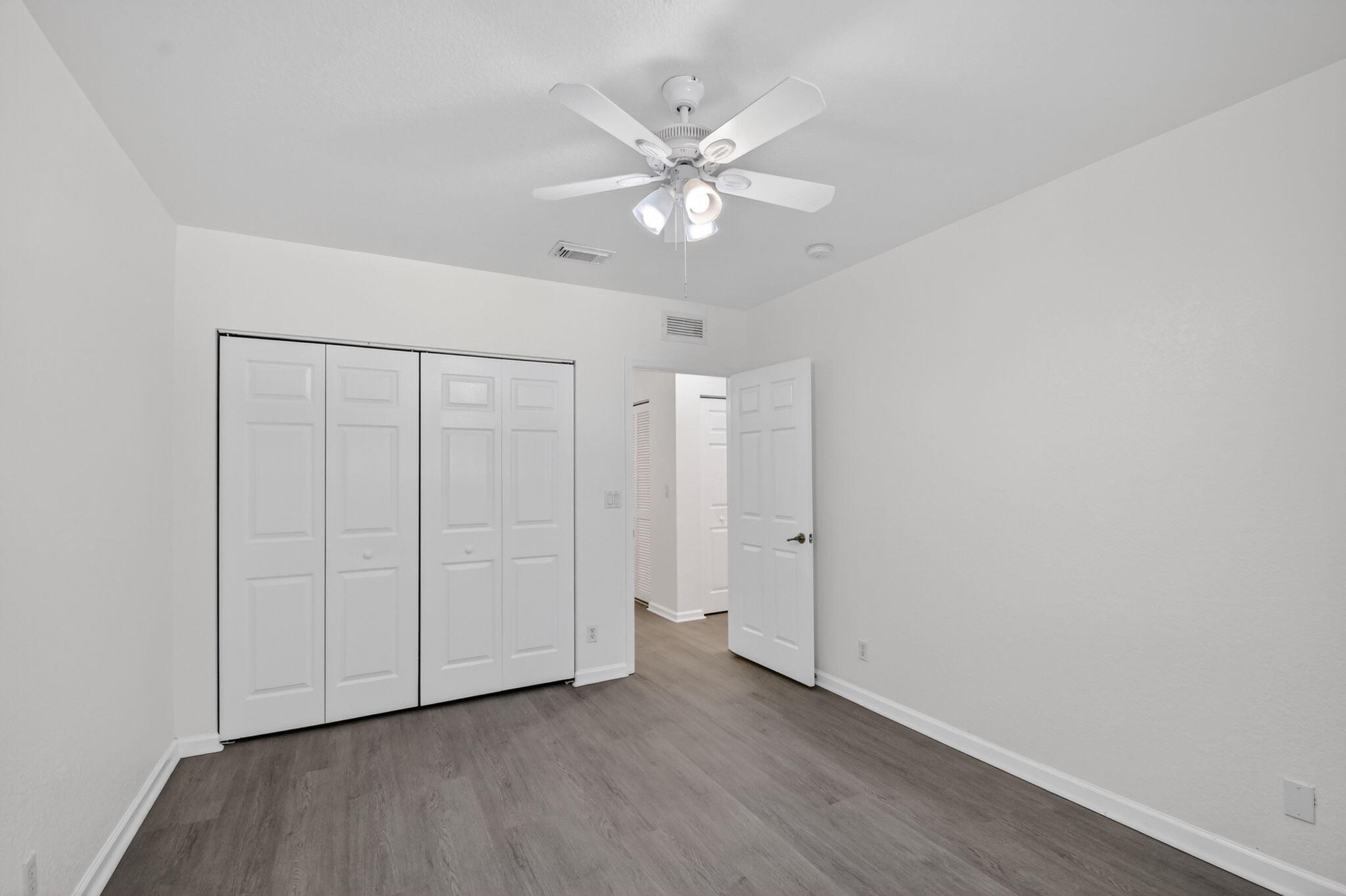 2806 S Evergreen Circle
