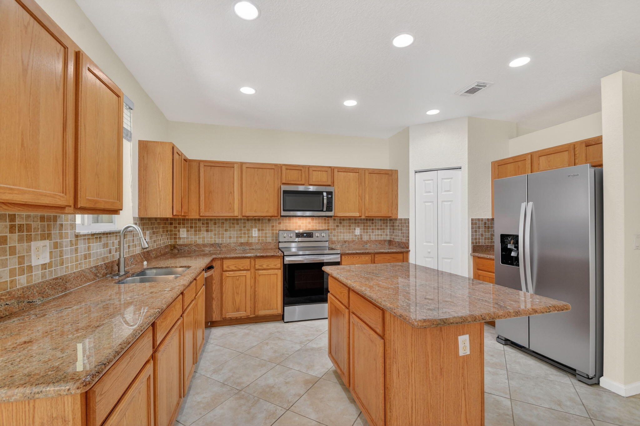 2806 S Evergreen Circle