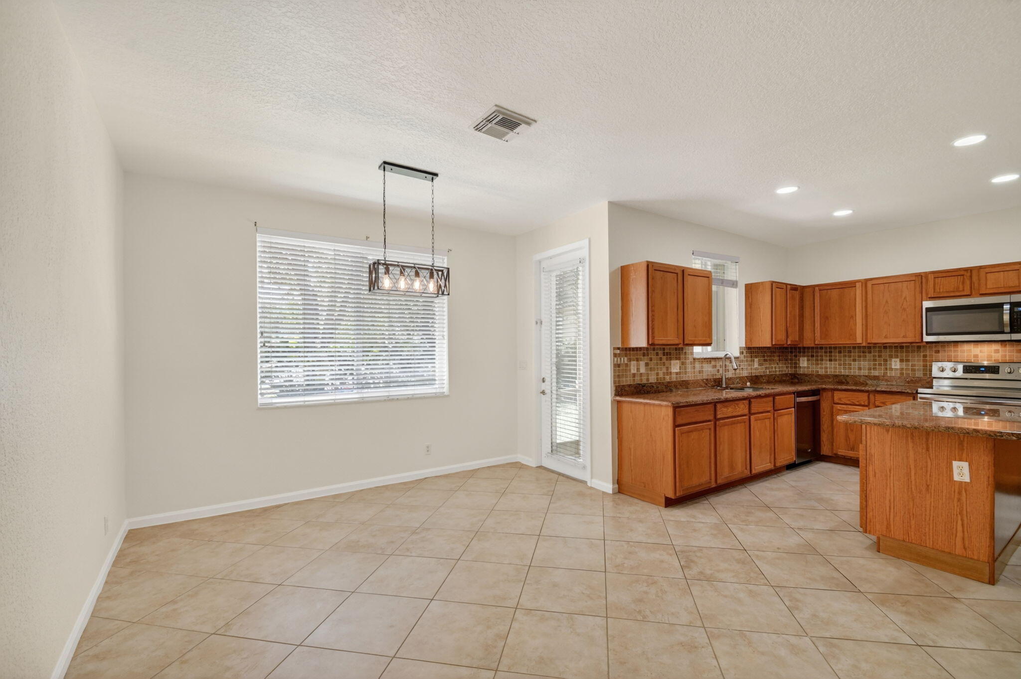 2806 S Evergreen Circle