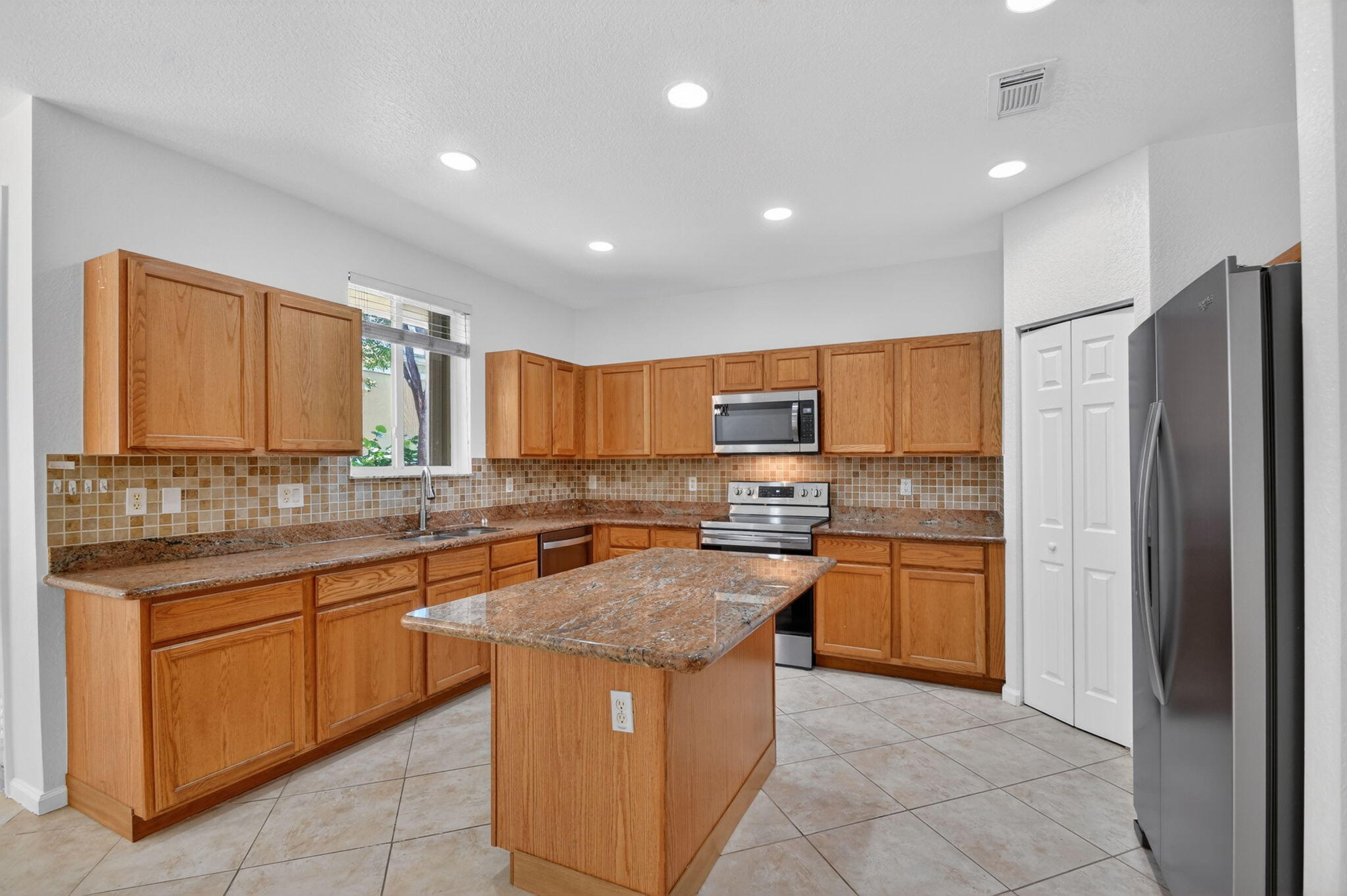 2806 S Evergreen Circle