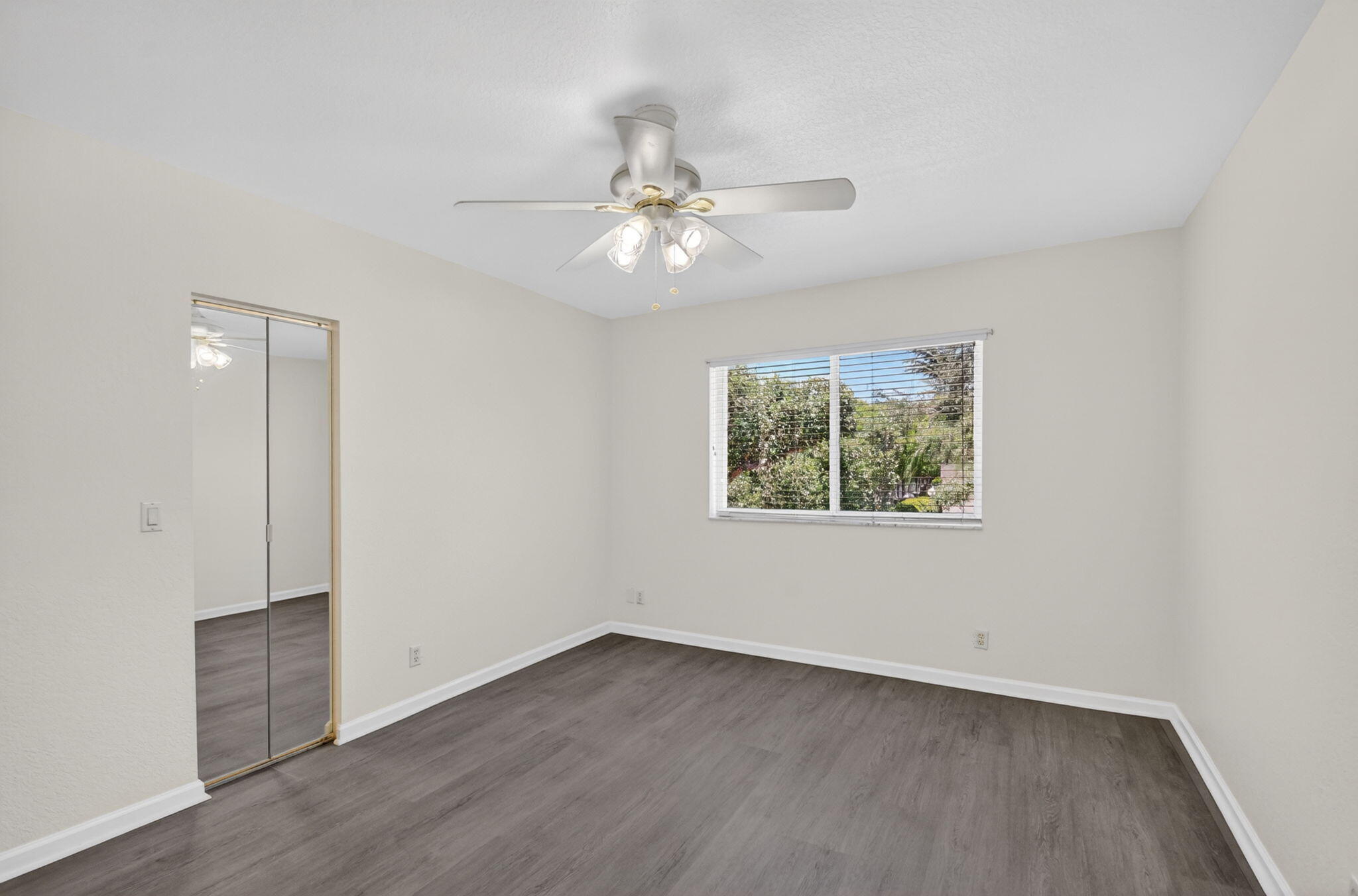 2806 S Evergreen Circle