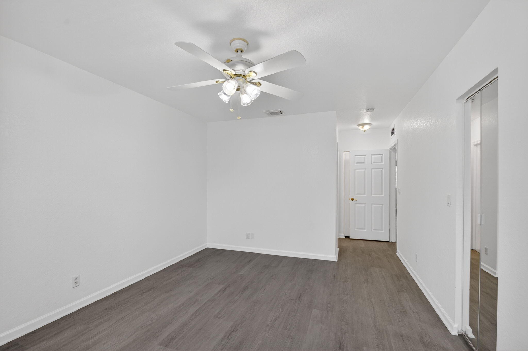2806 S Evergreen Circle