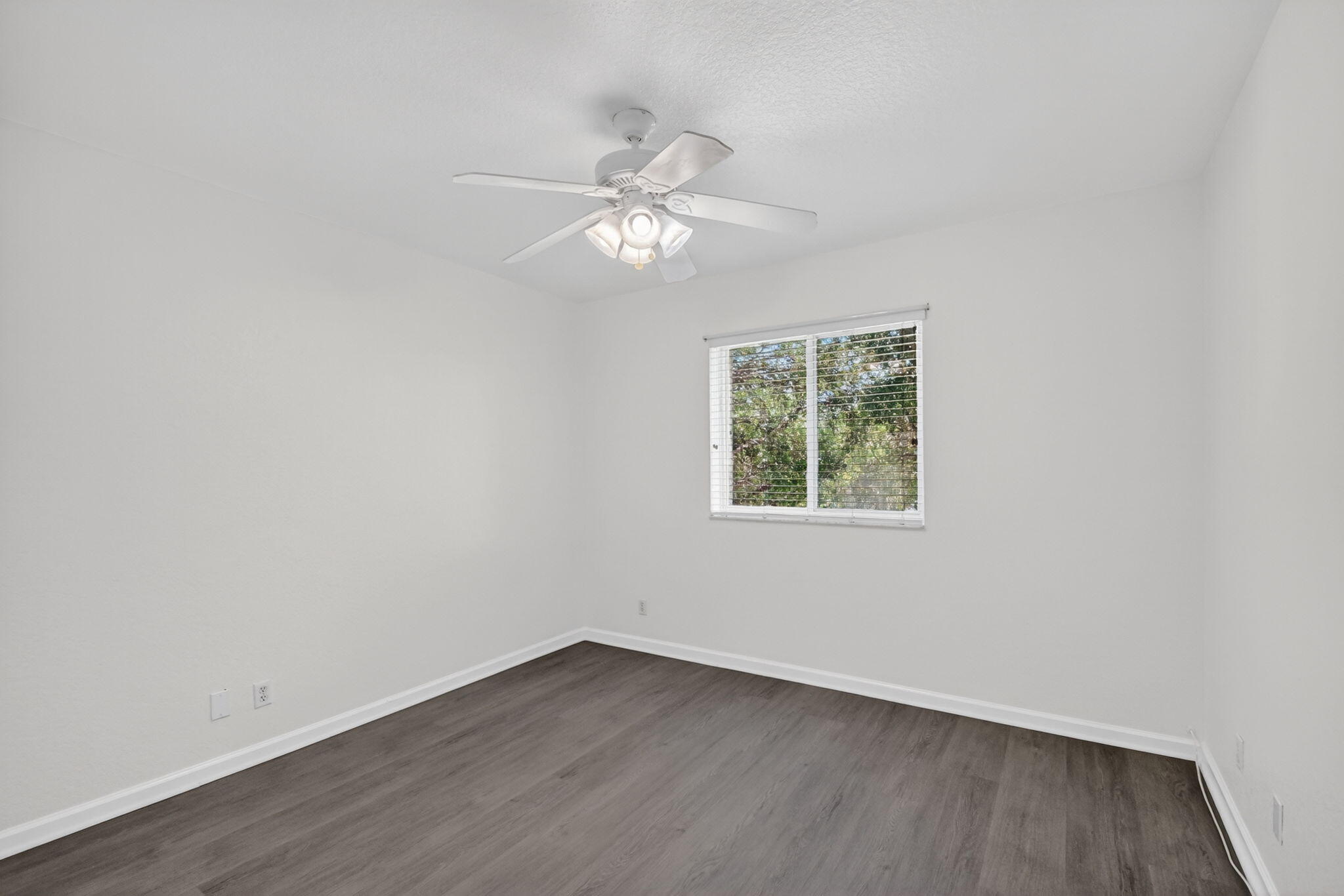 2806 S Evergreen Circle