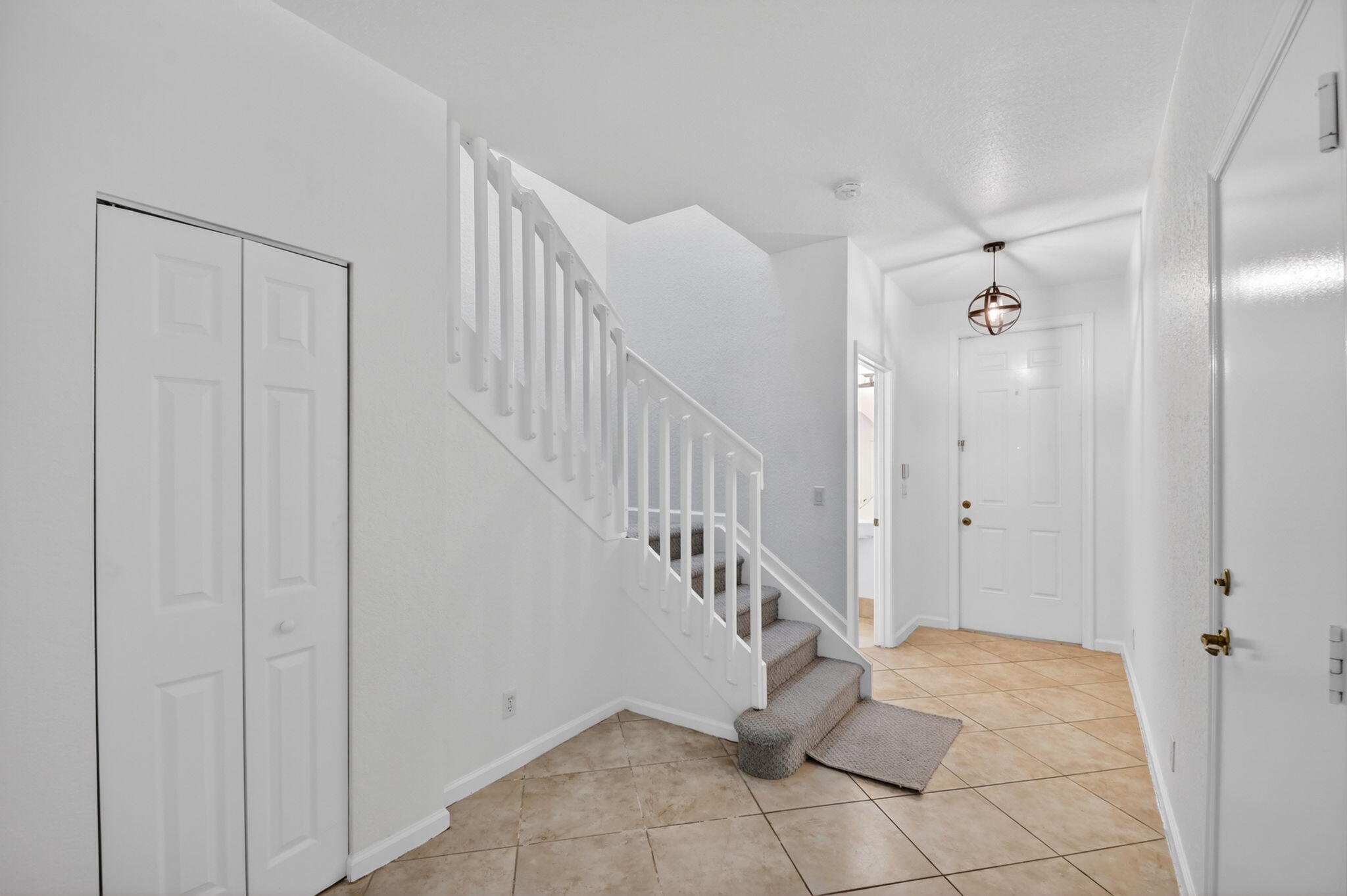 2806 S Evergreen Circle
