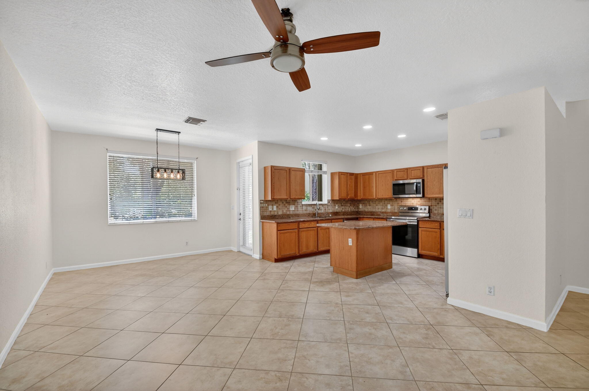 2806 S Evergreen Circle