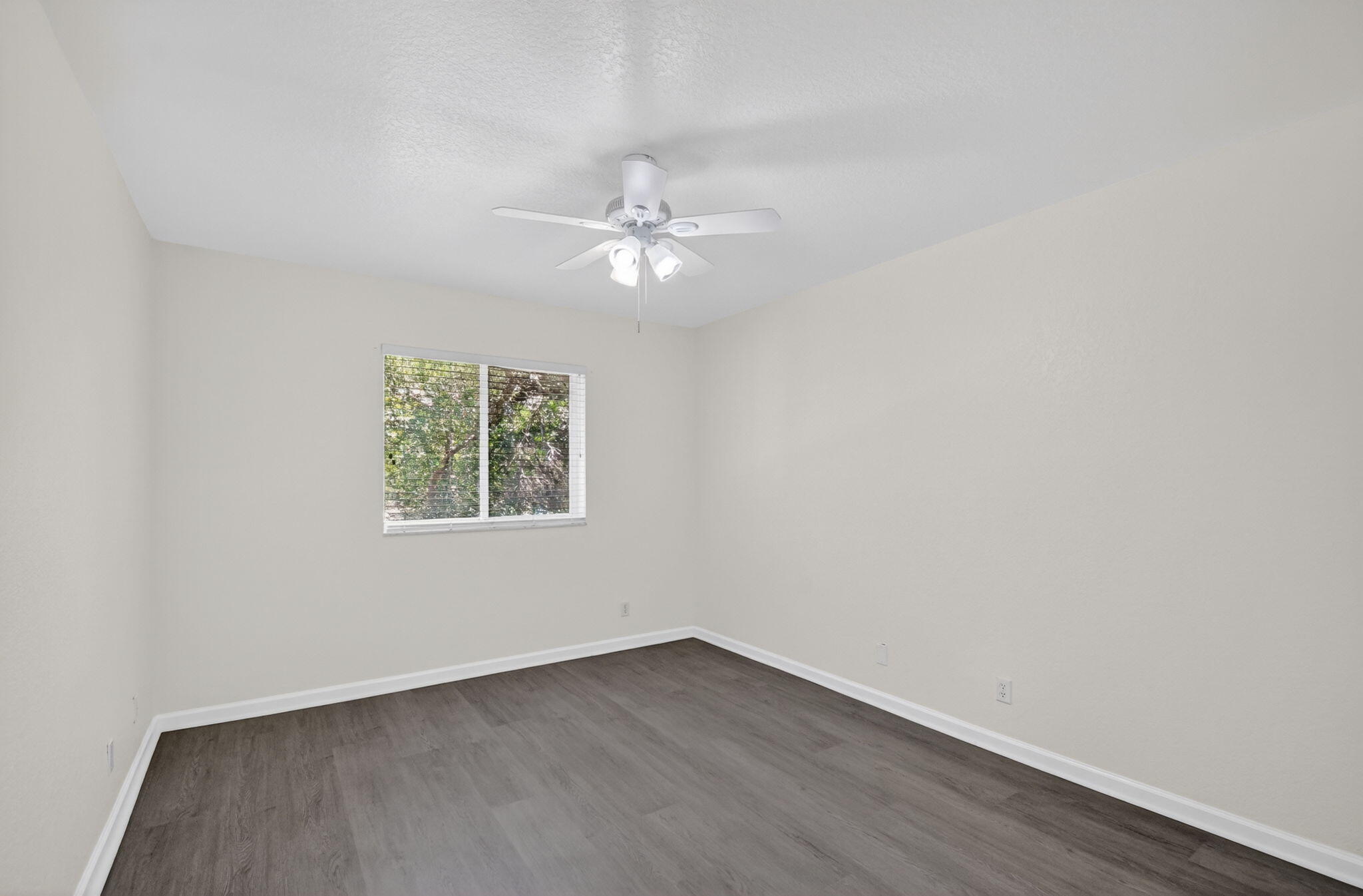2806 S Evergreen Circle