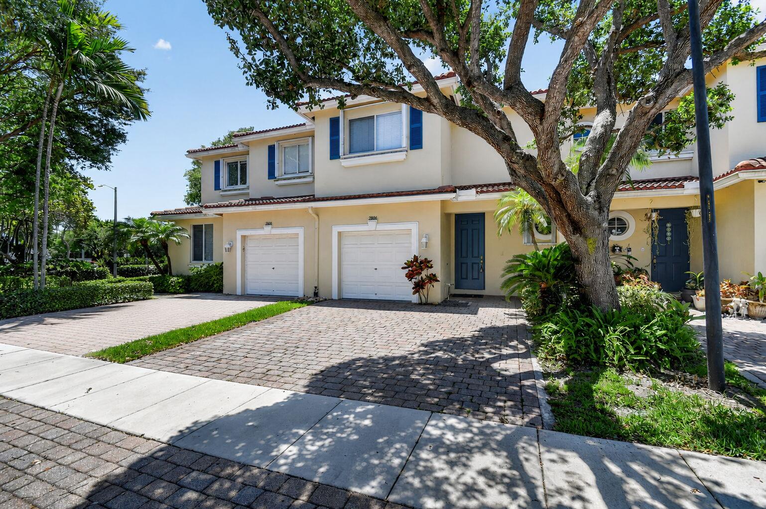 2806 S Evergreen Circle
