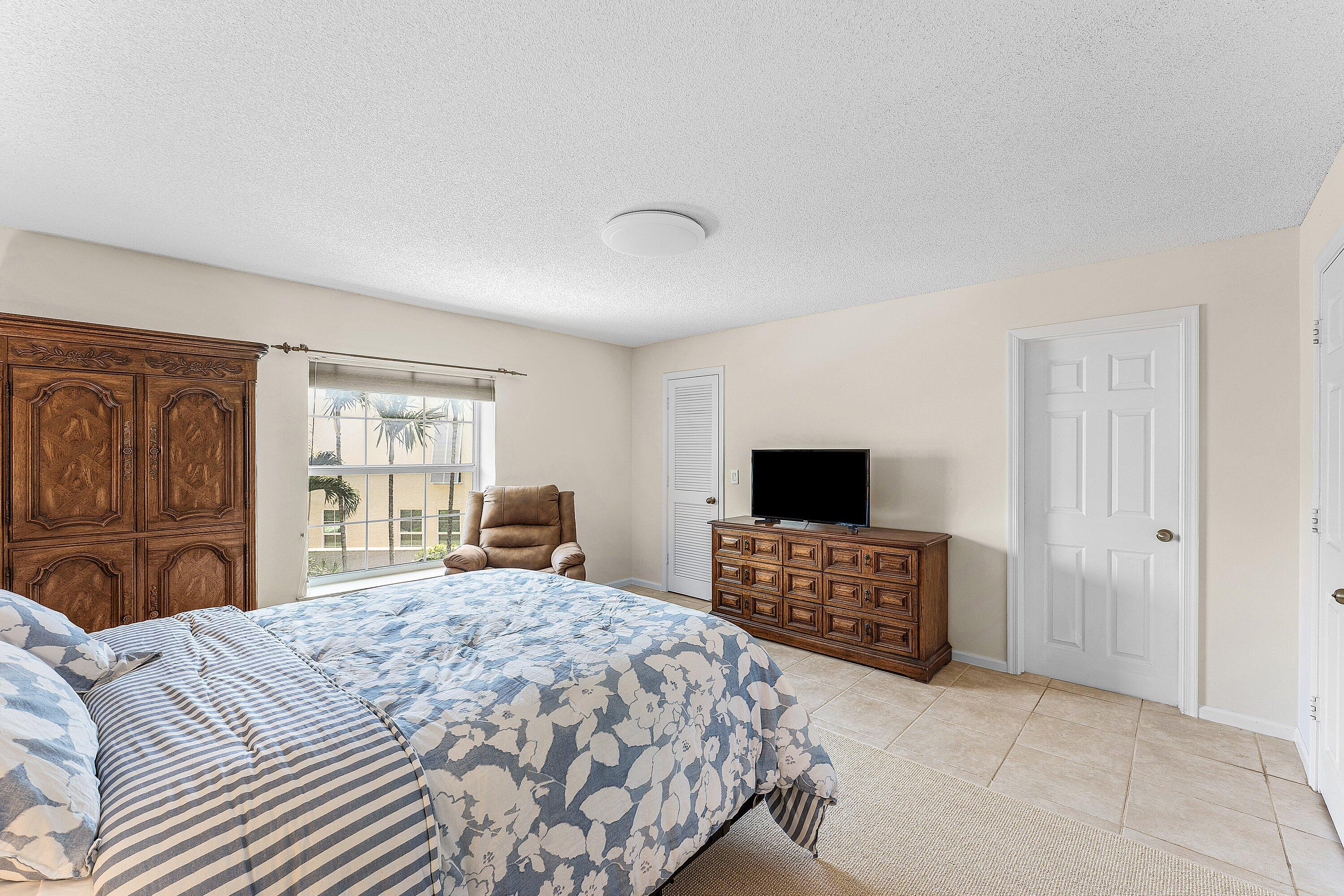 99 Seabreeze Avenue 2