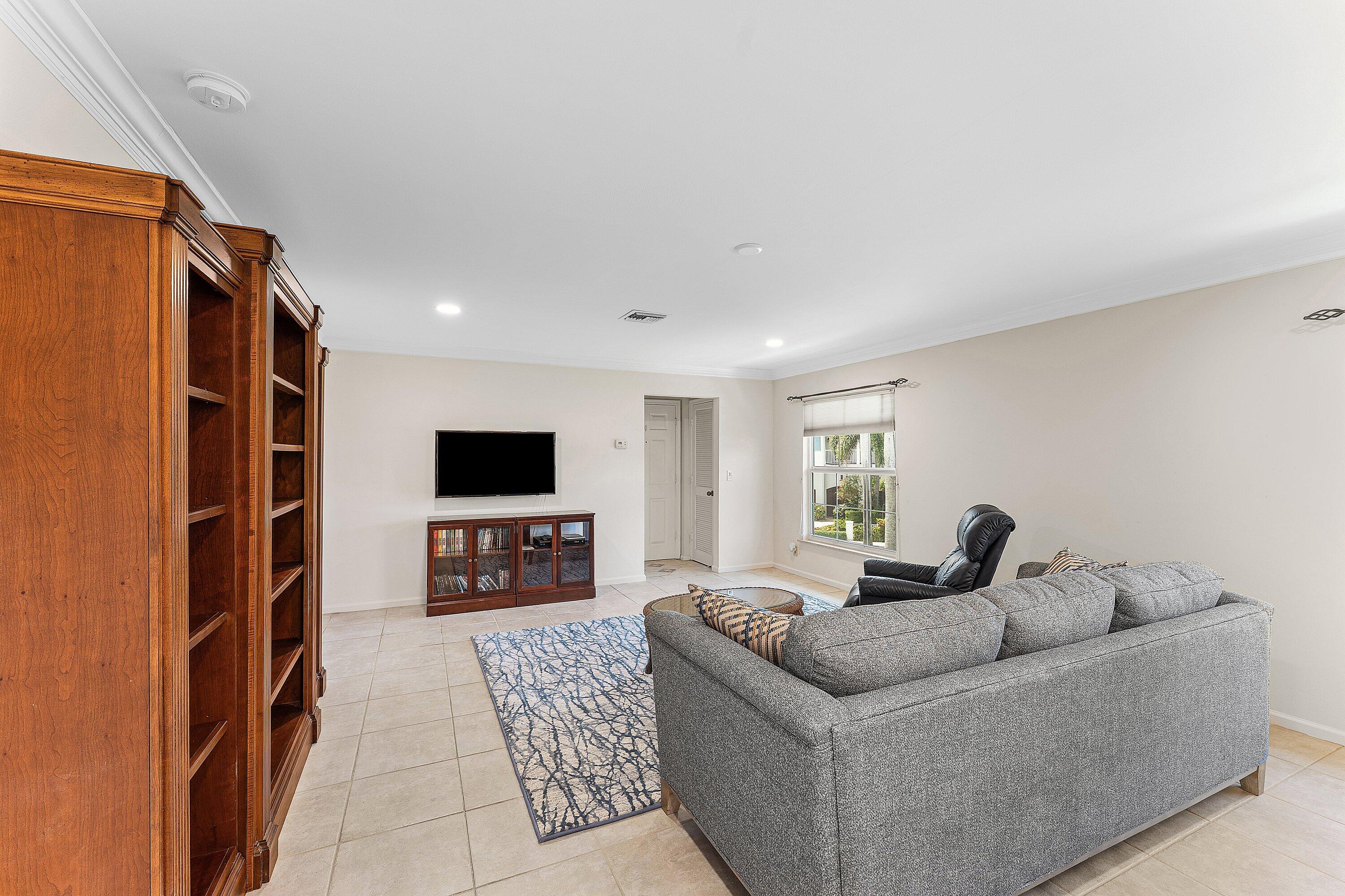 99 Seabreeze Avenue 2