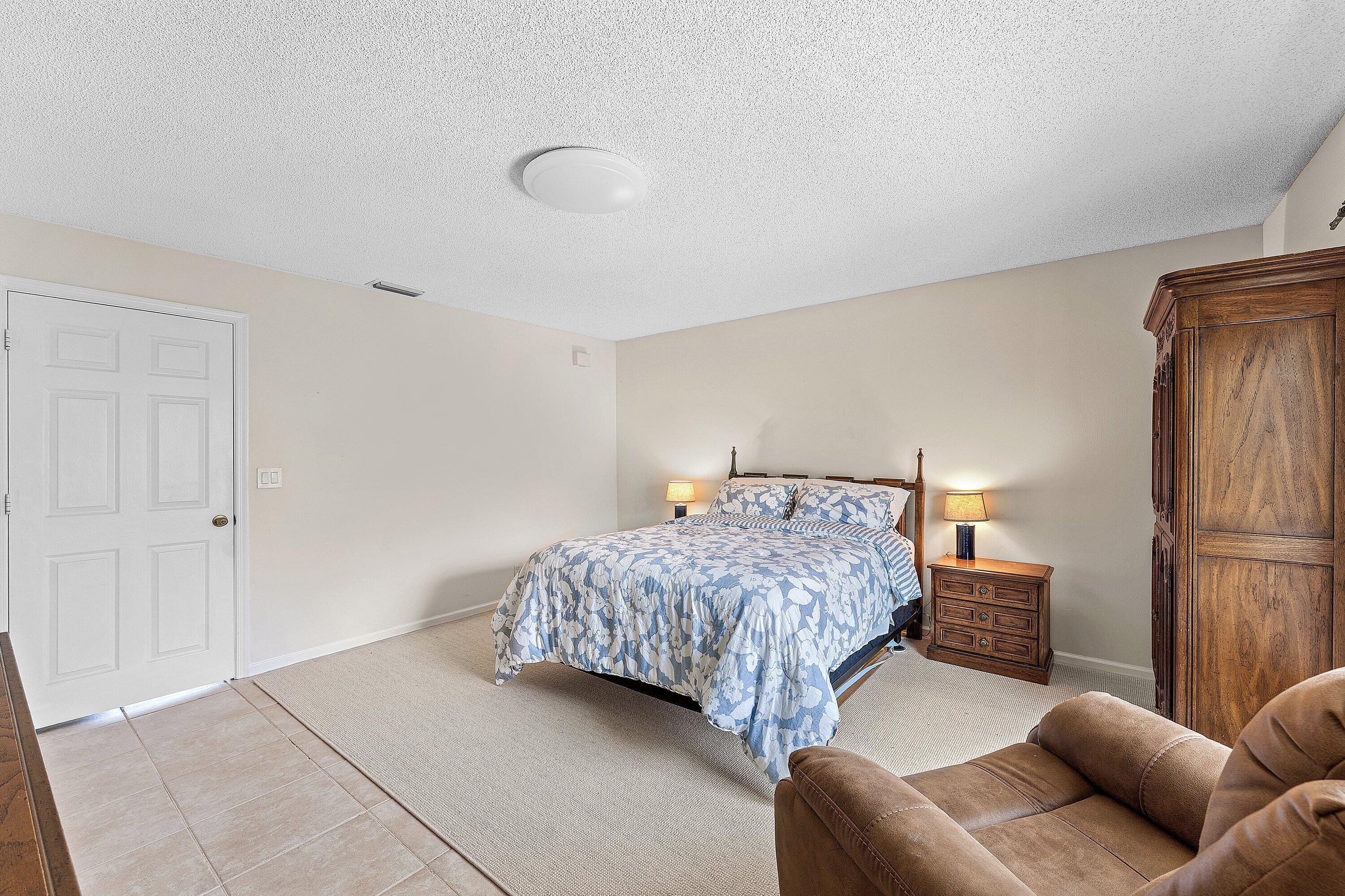99 Seabreeze Avenue 2