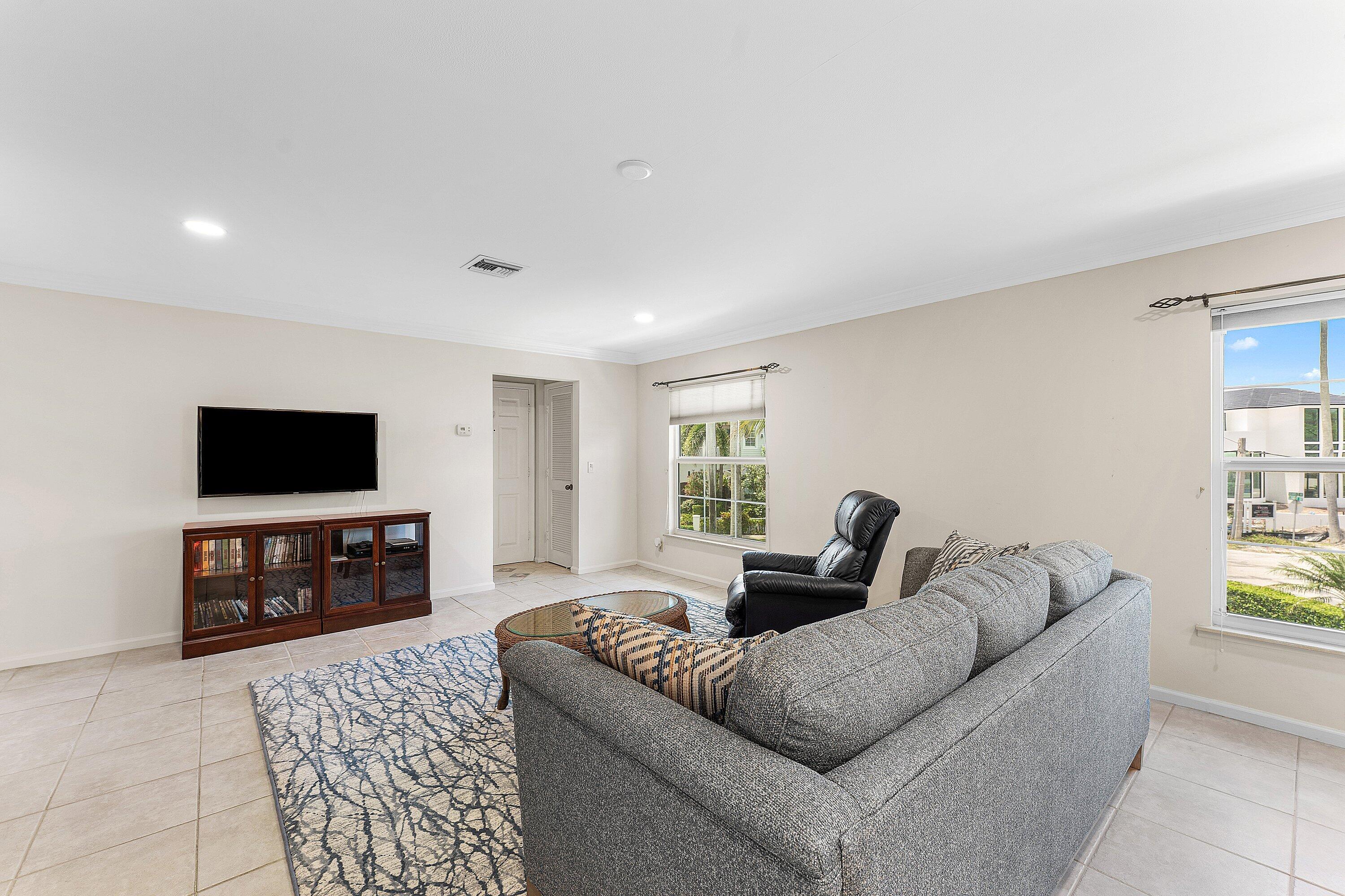 99 Seabreeze Avenue 2