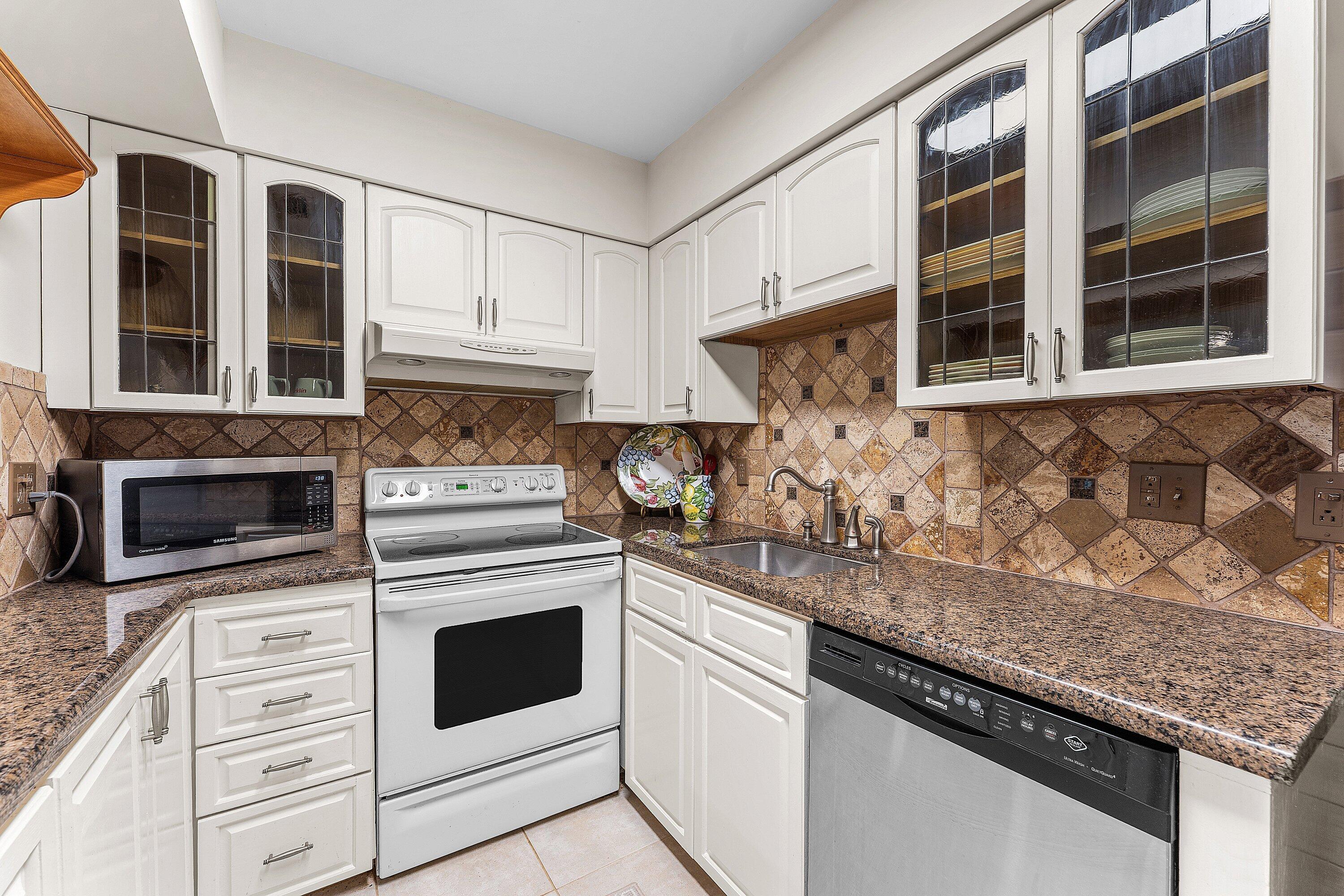 99 Seabreeze Avenue 2