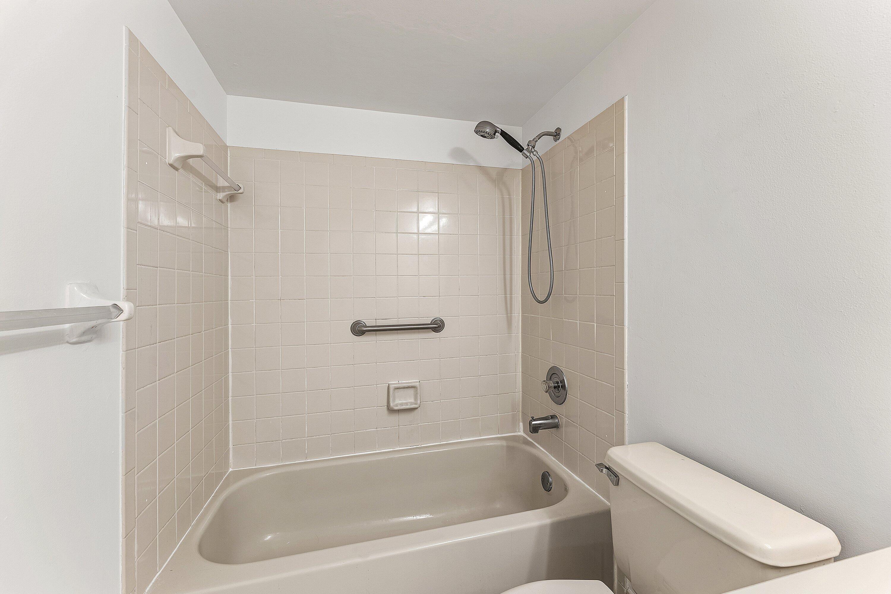 99 Seabreeze Avenue 2