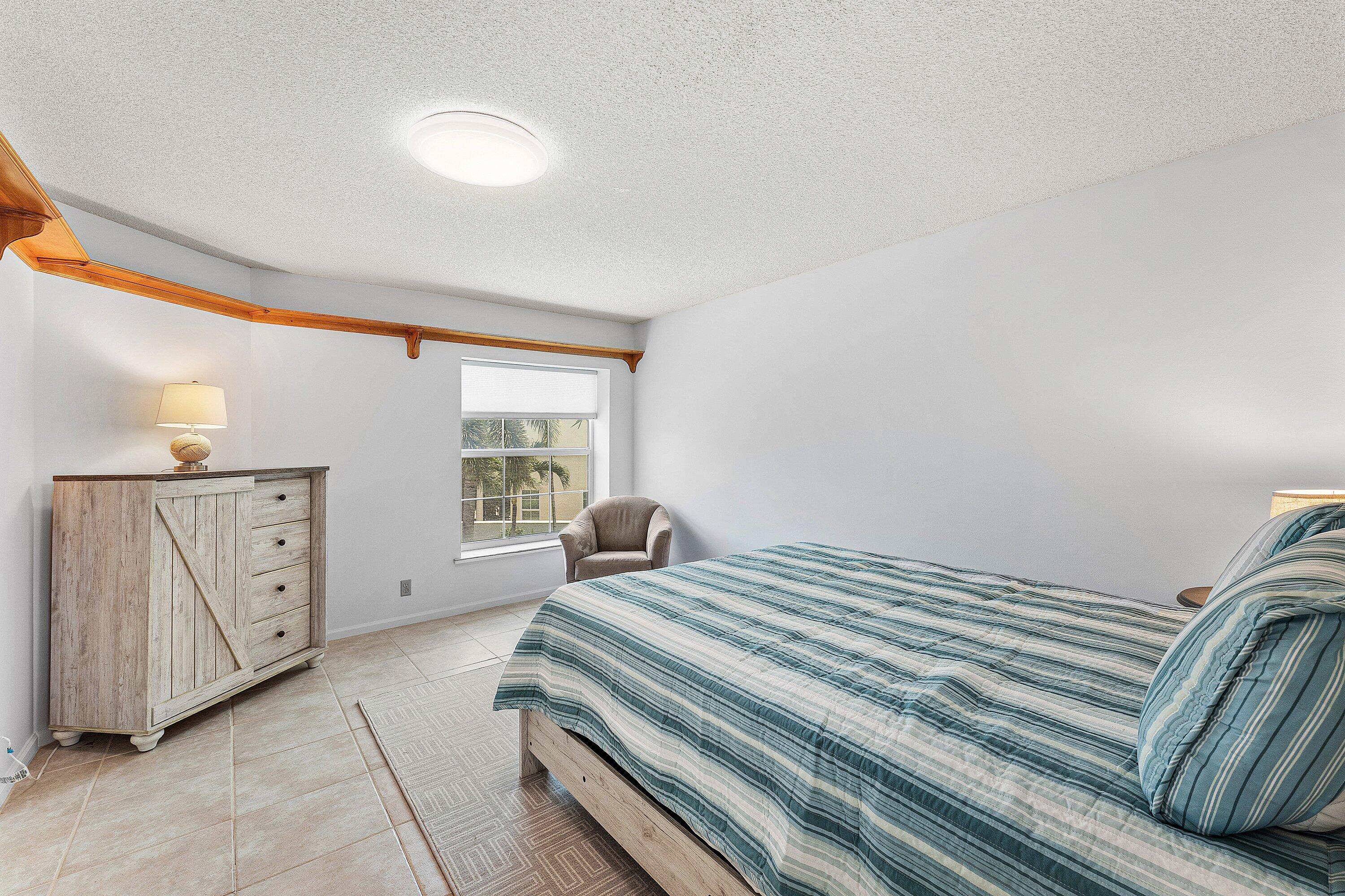 99 Seabreeze Avenue 2