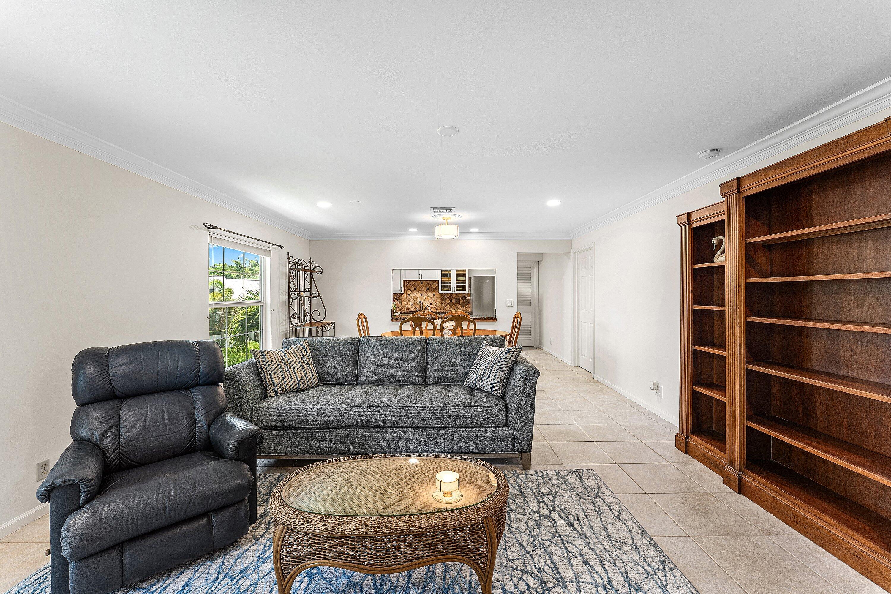 99 Seabreeze Avenue 2