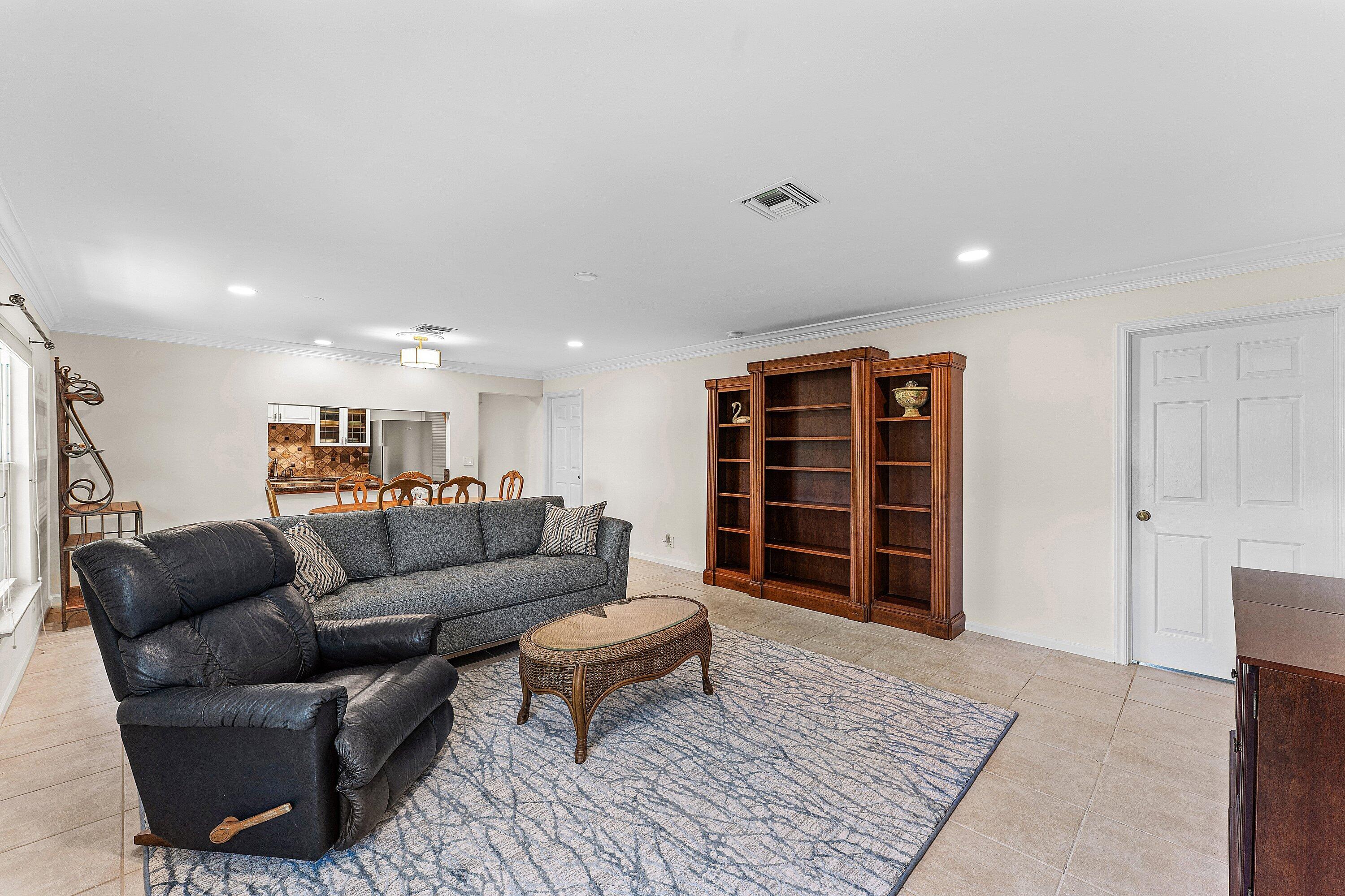 99 Seabreeze Avenue 2