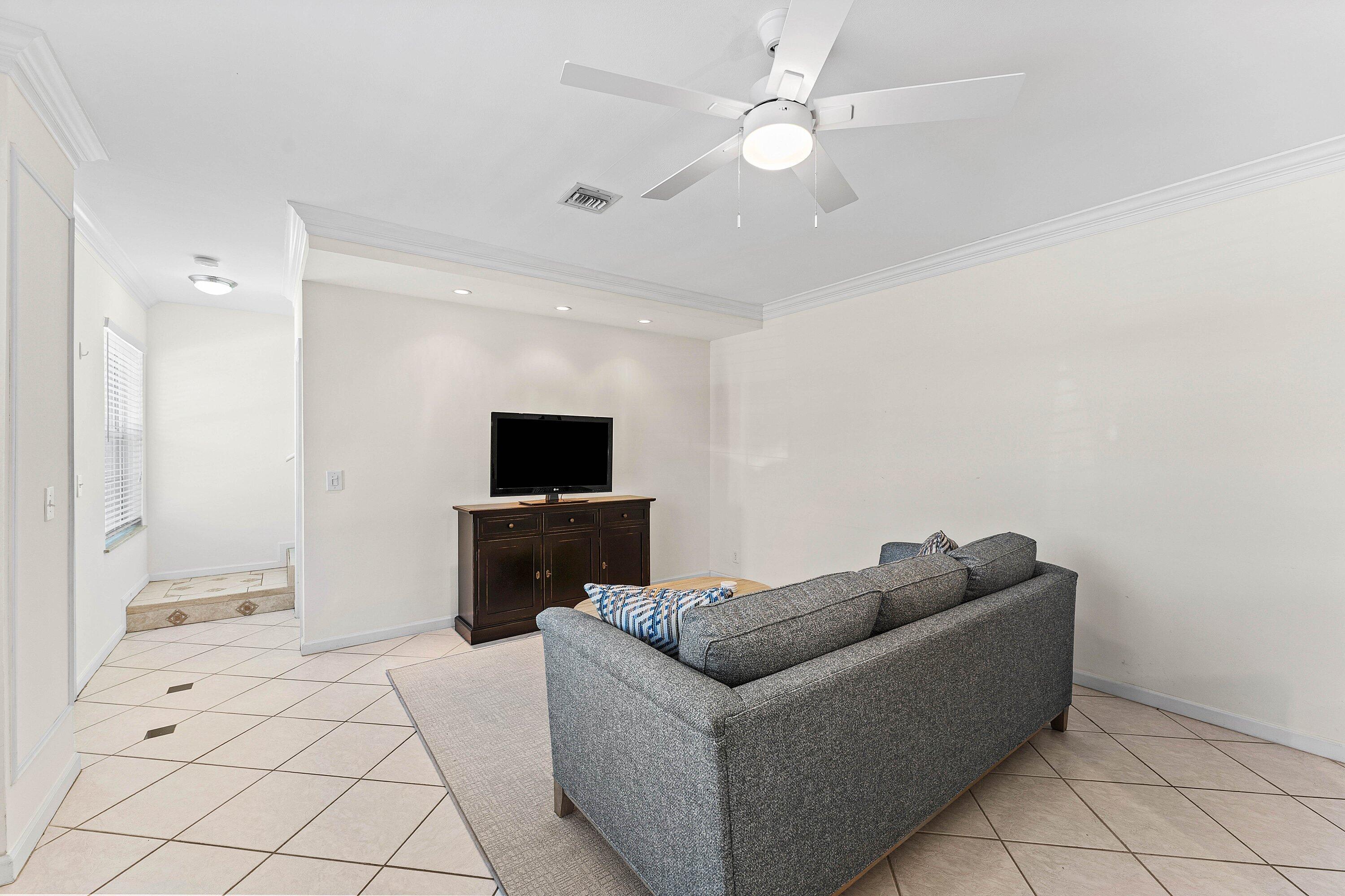 99 Seabreeze Avenue