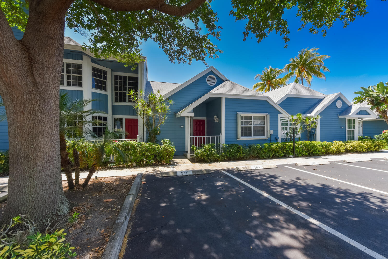 209 Ocean Dunes Circle