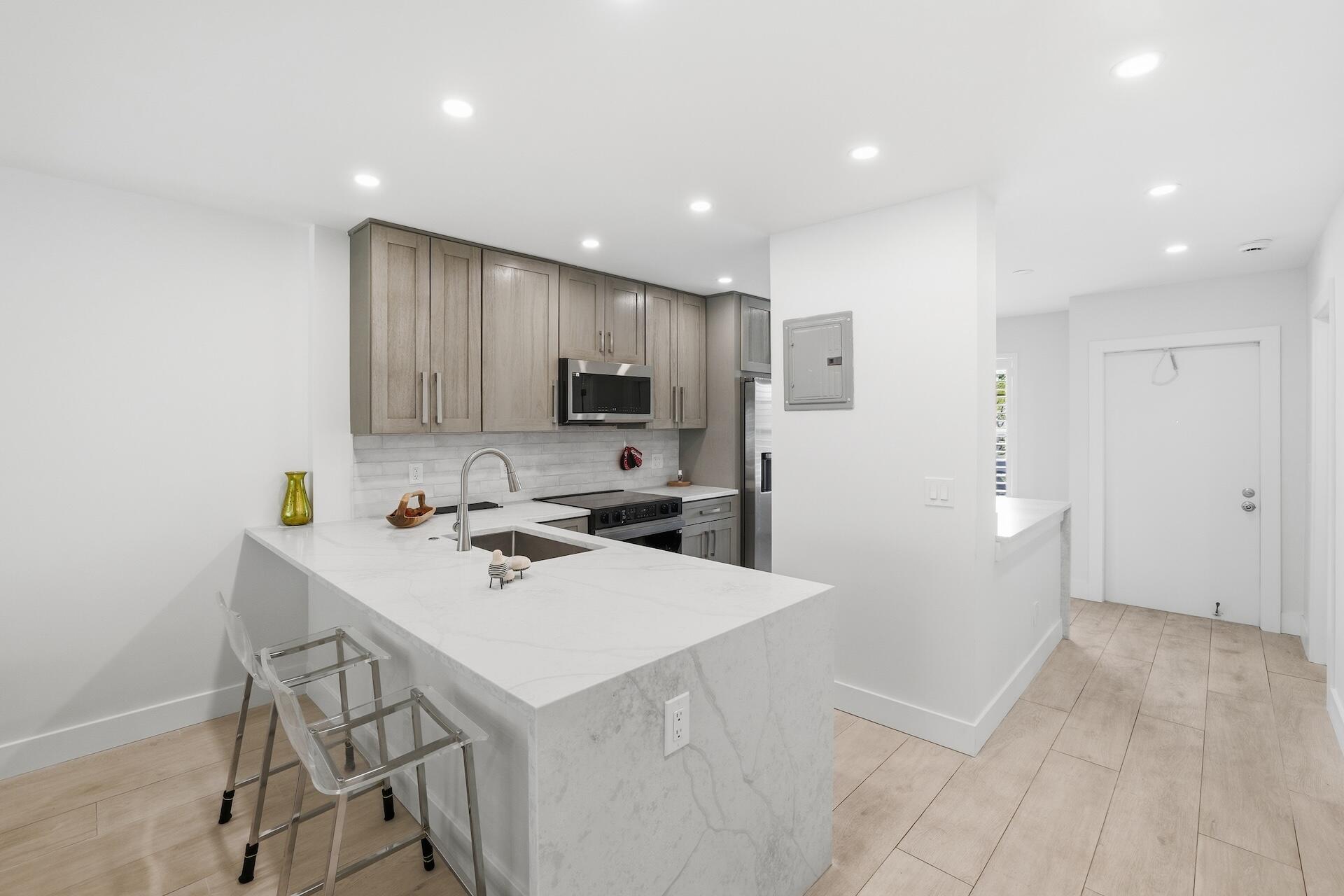 1011 Flame Vine Avenue 203