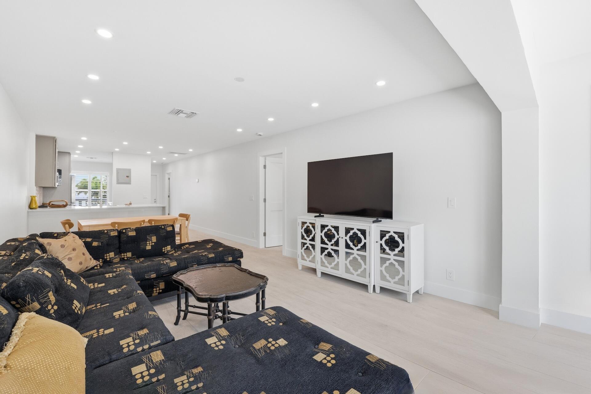 1011 Flame Vine Avenue 203