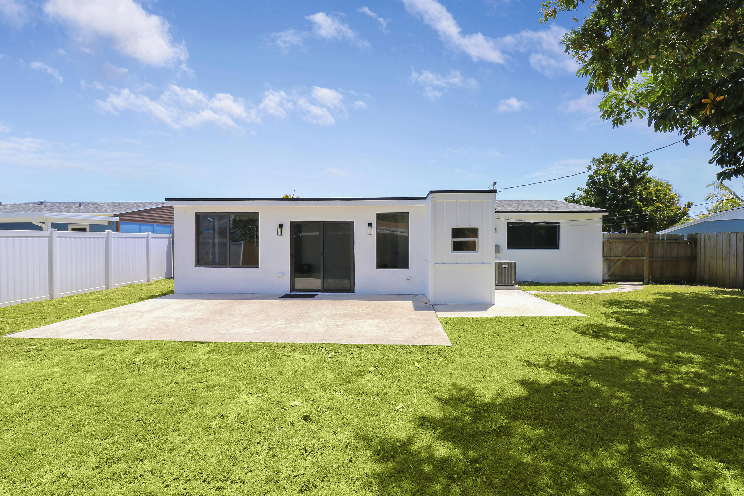 9291 Bloomfield Drive