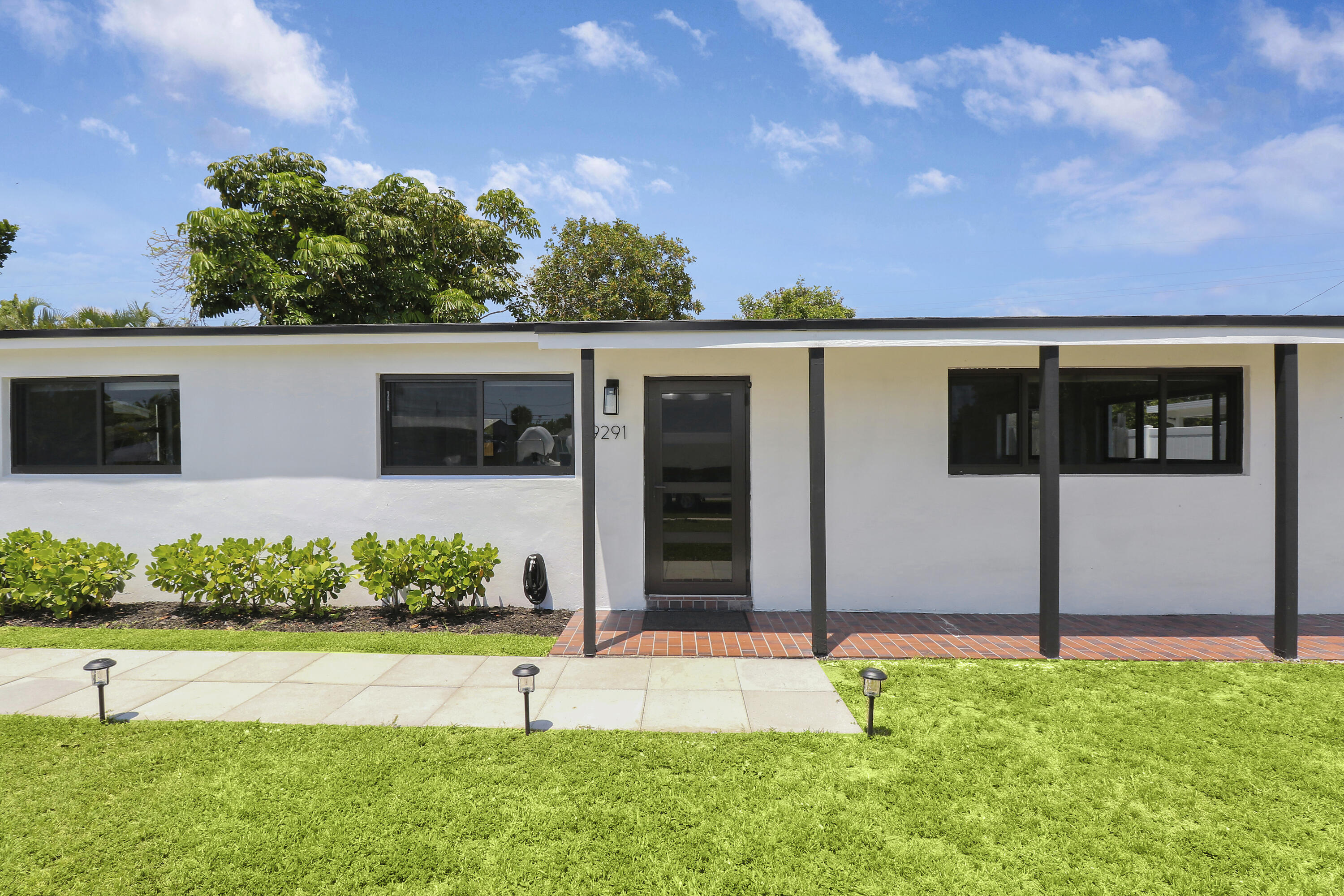 9291 Bloomfield Drive