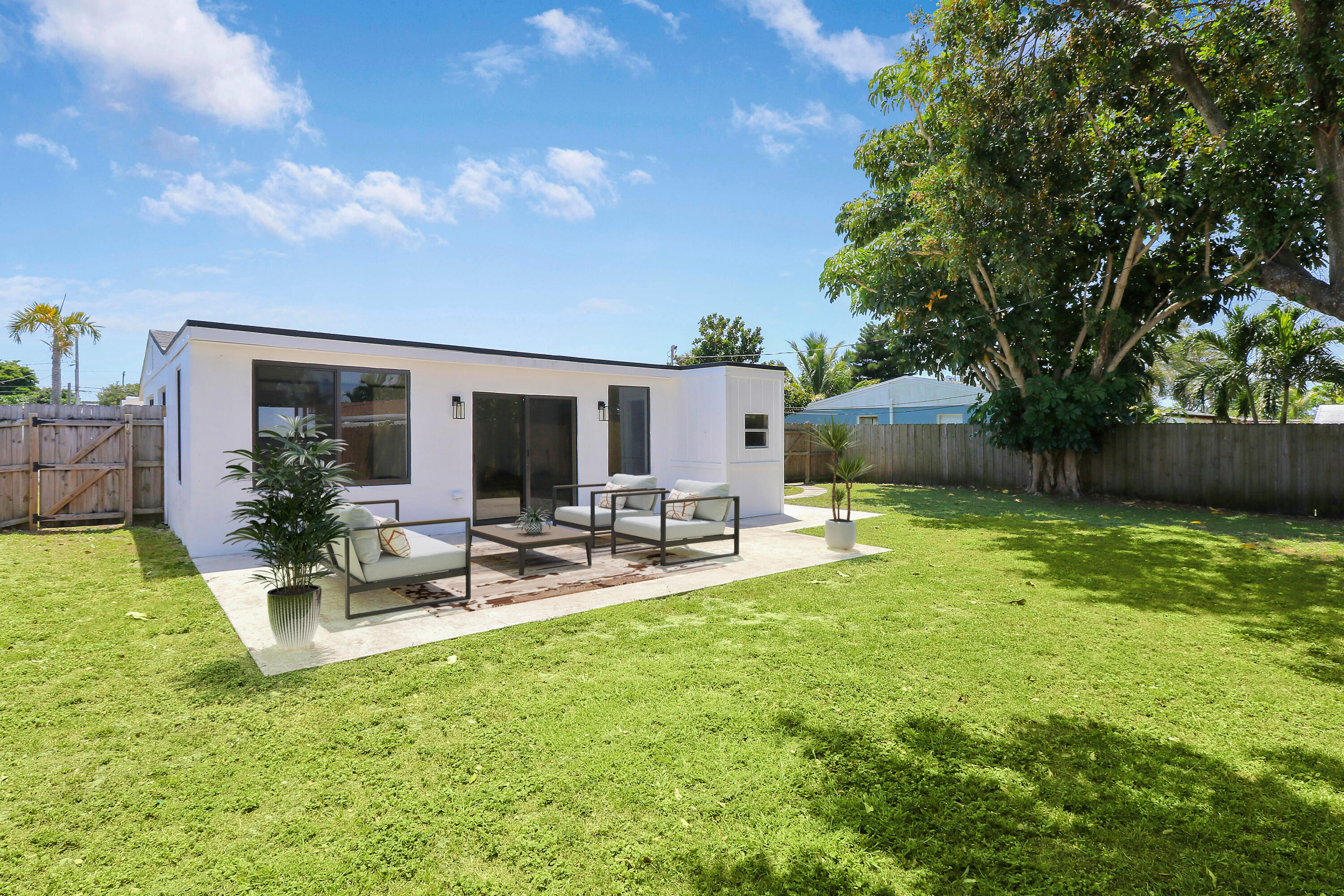 9291 Bloomfield Drive