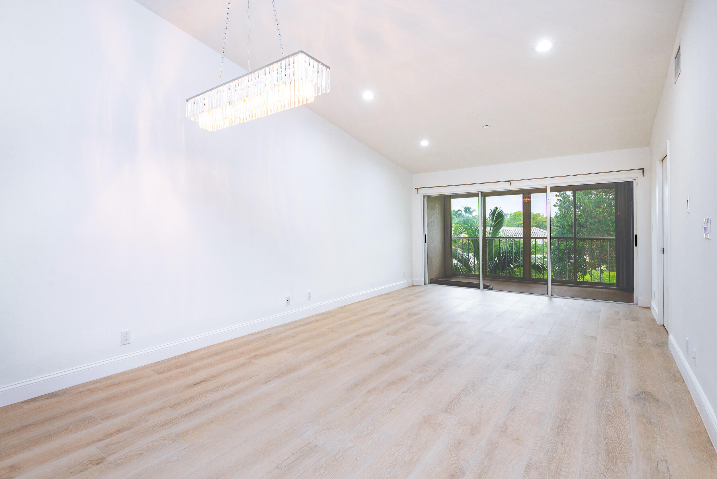 380 NW 67th Street J204