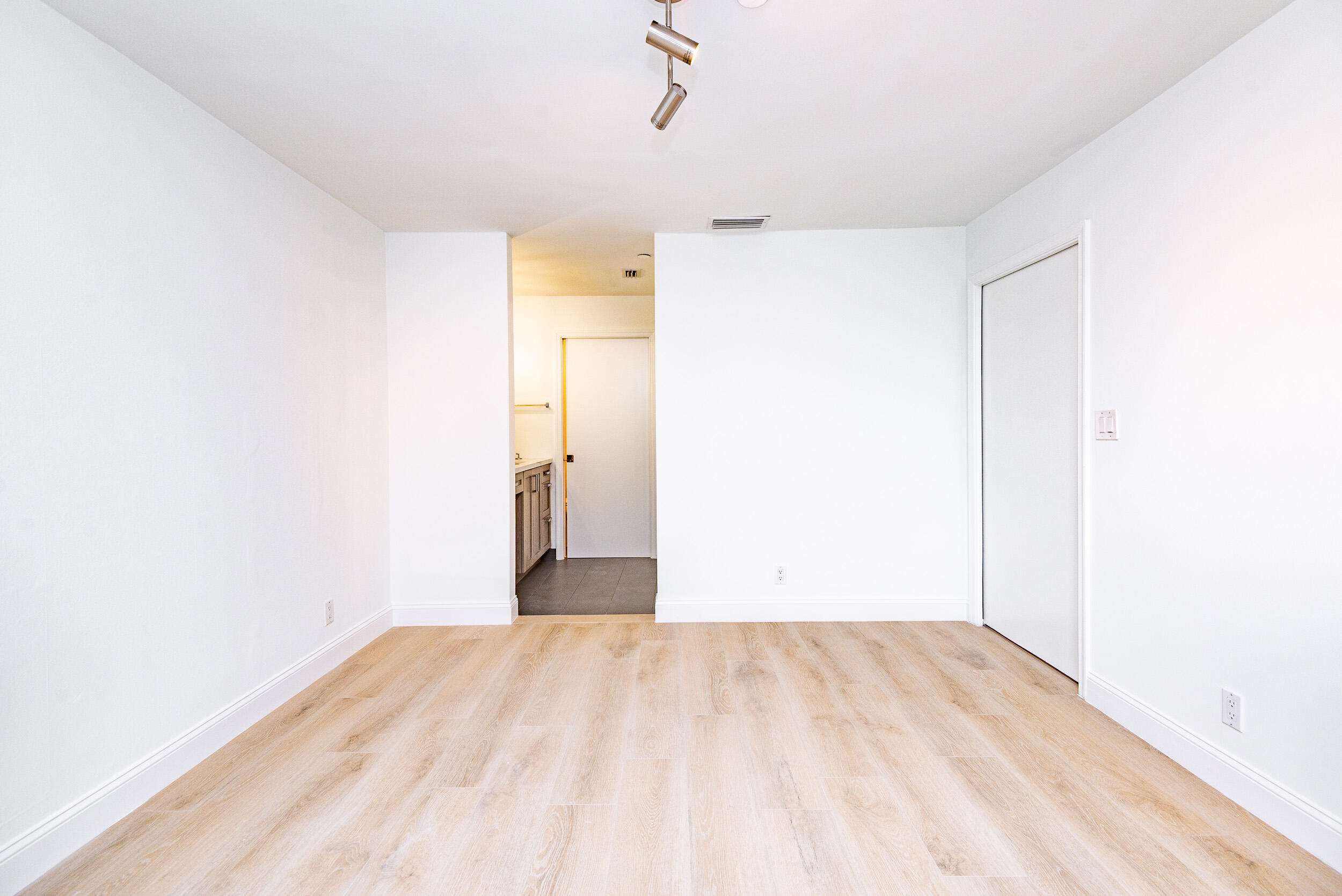 380 NW 67th Street J204