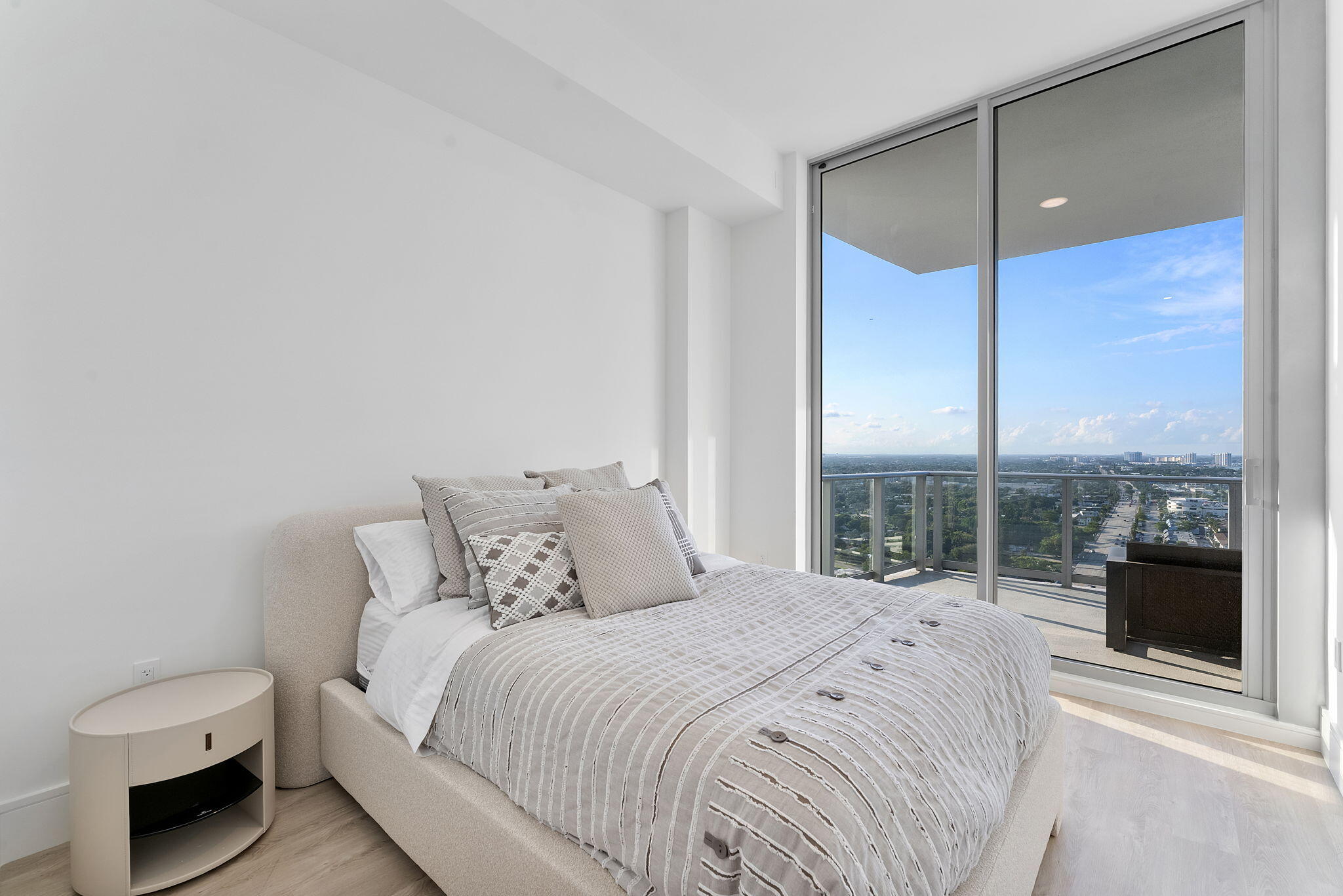 220 Lake Shore Drive 2321