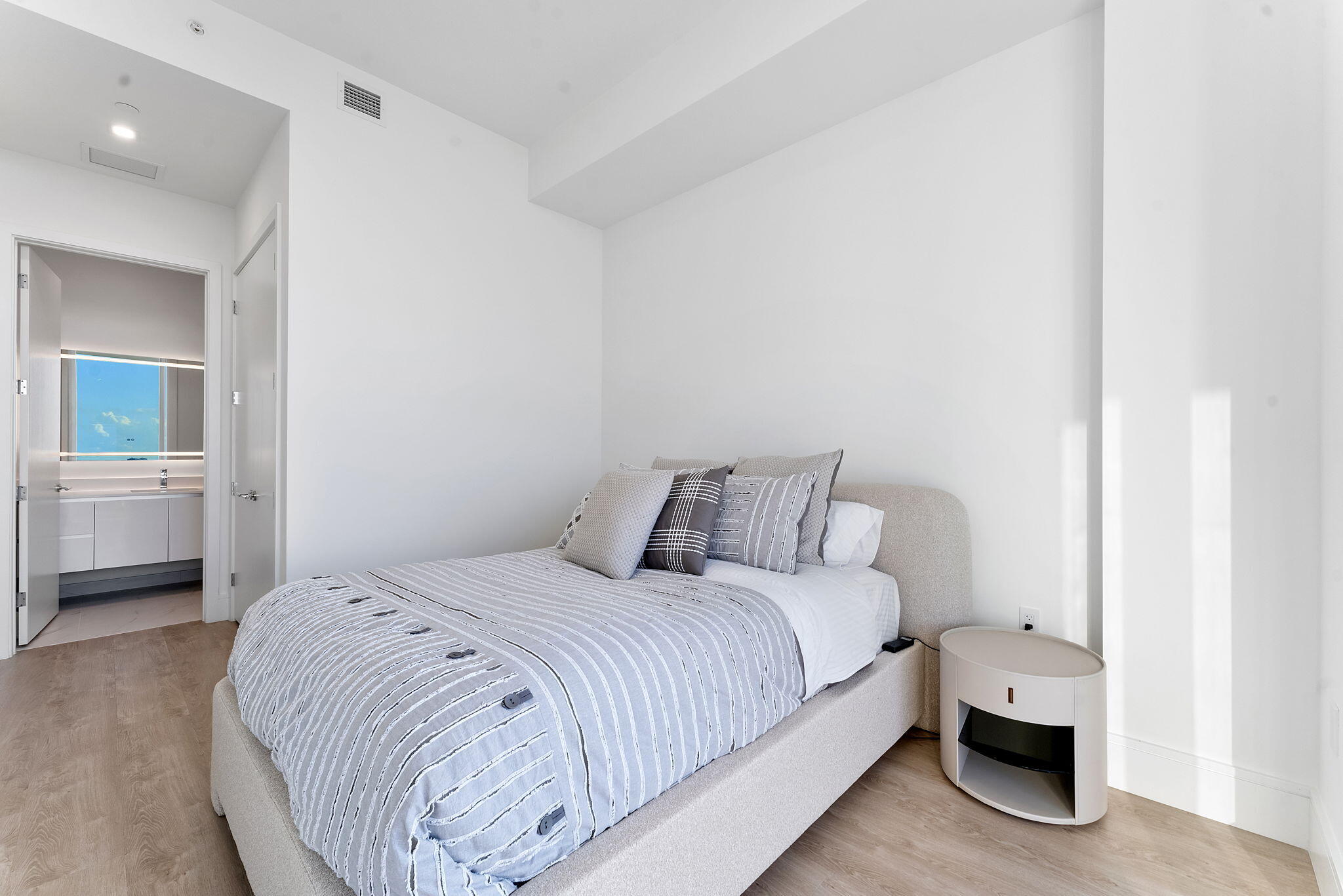 220 Lake Shore Drive 2321
