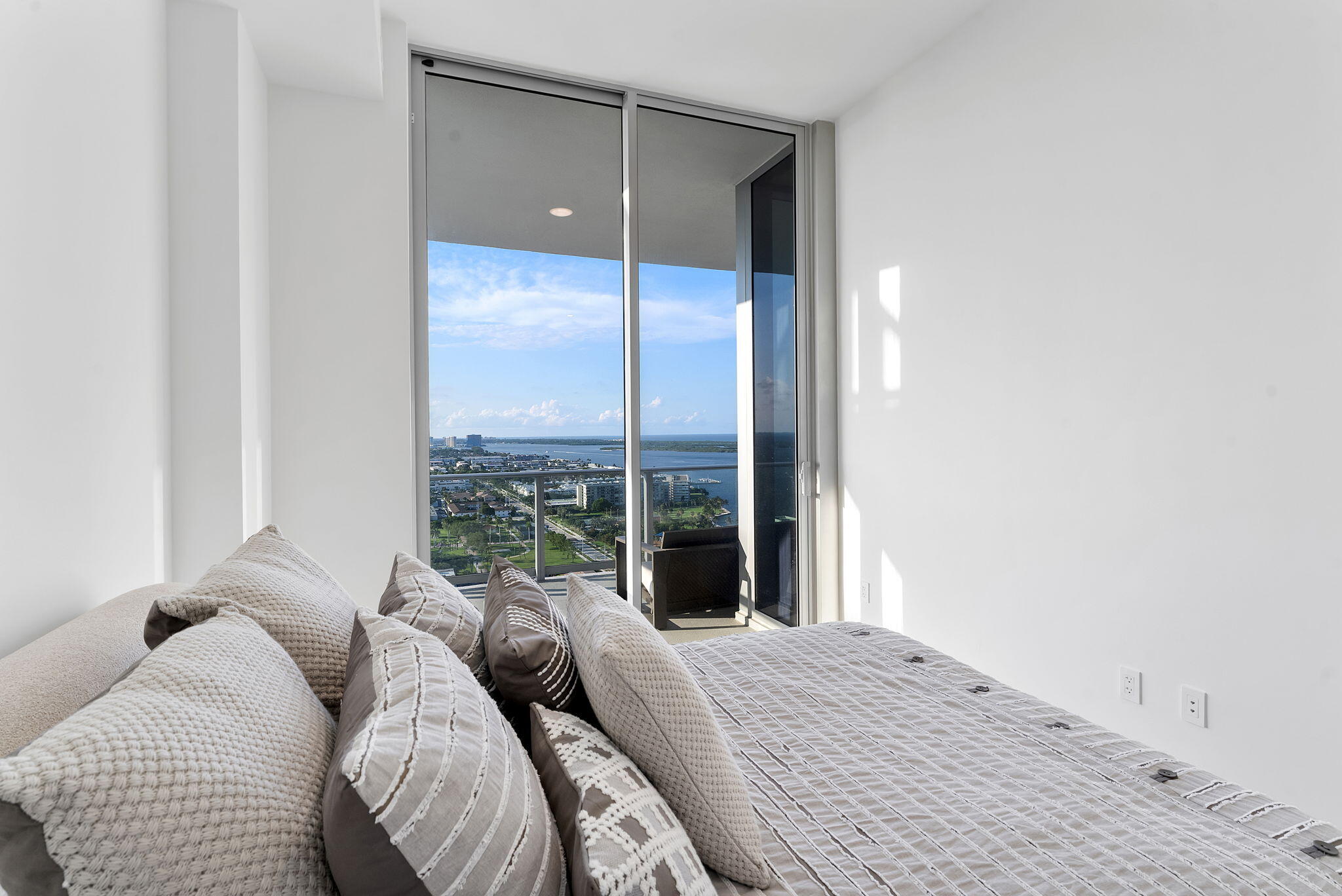 220 Lake Shore Drive 2321