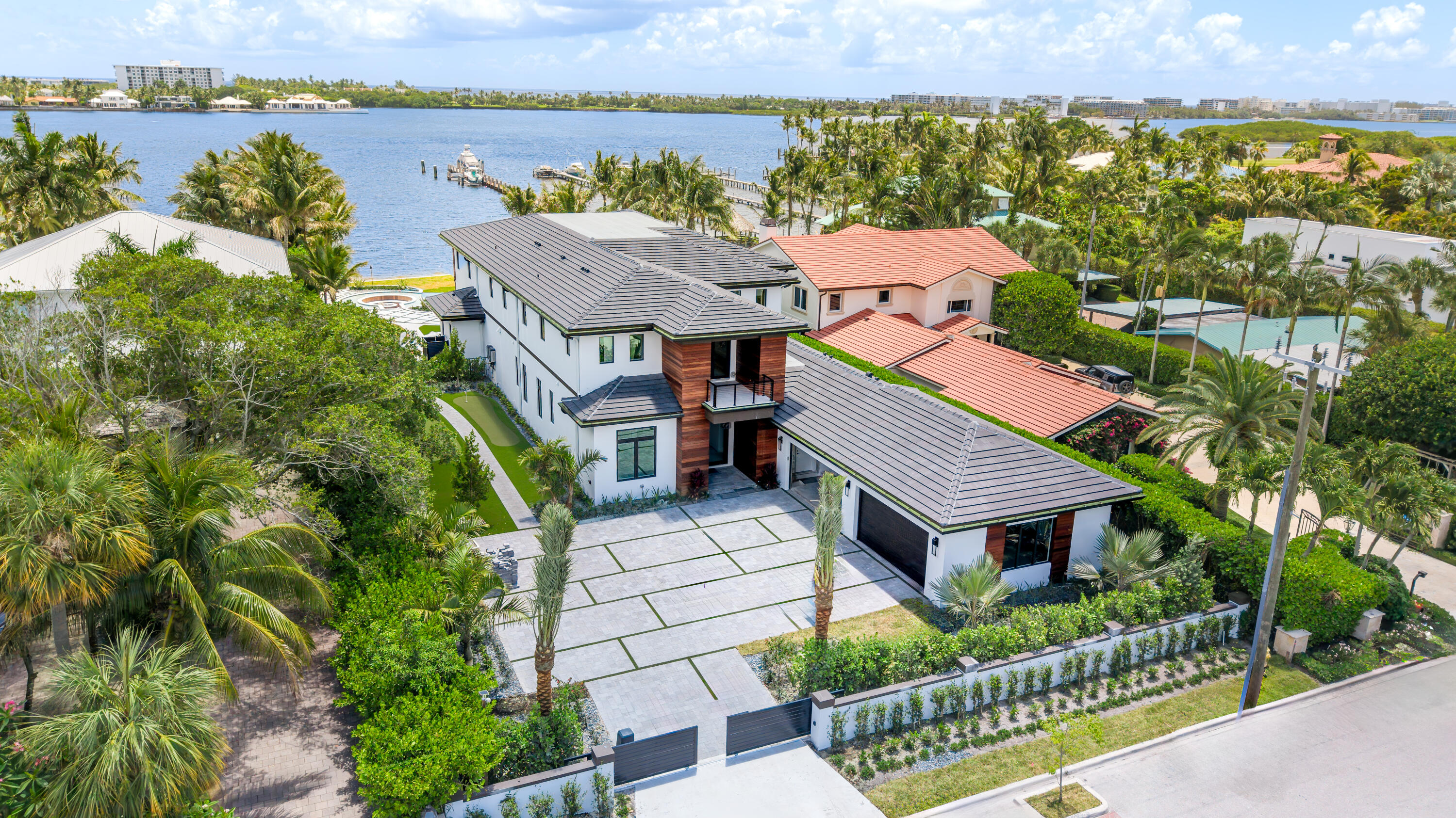 1708 N Lakeside Drive