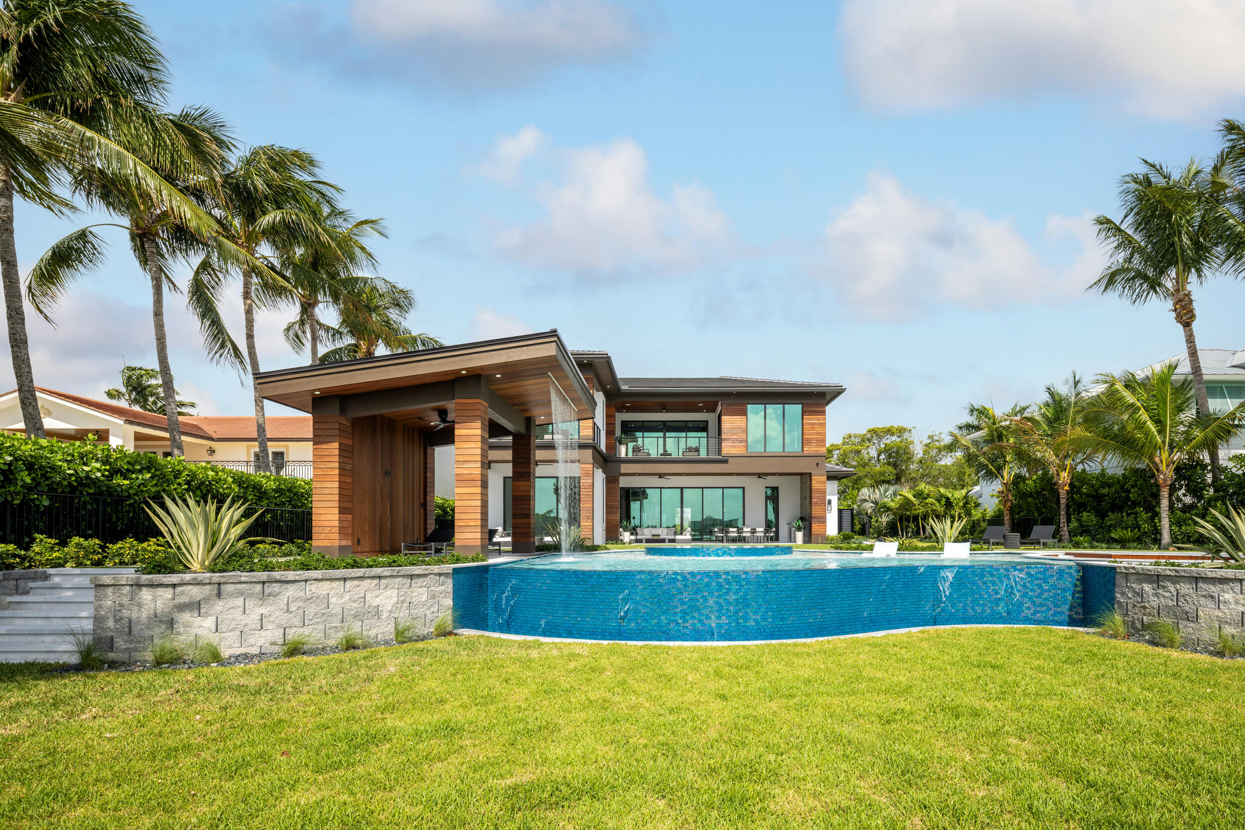 1708 N Lakeside Drive