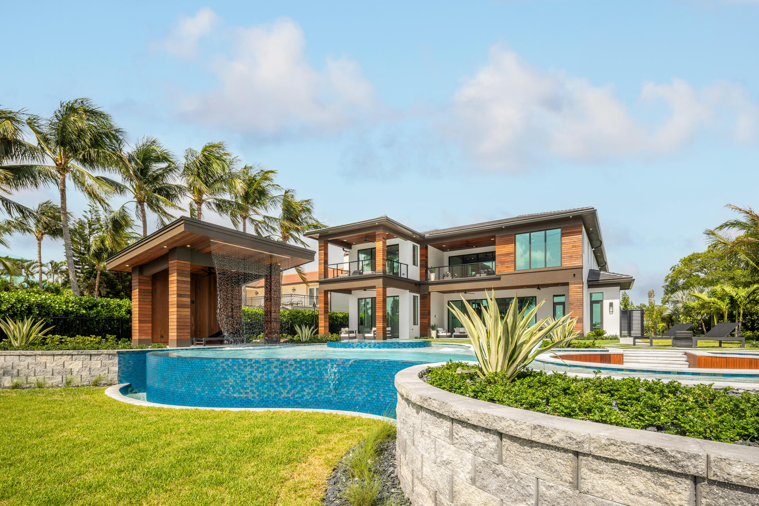 1708 N Lakeside Drive