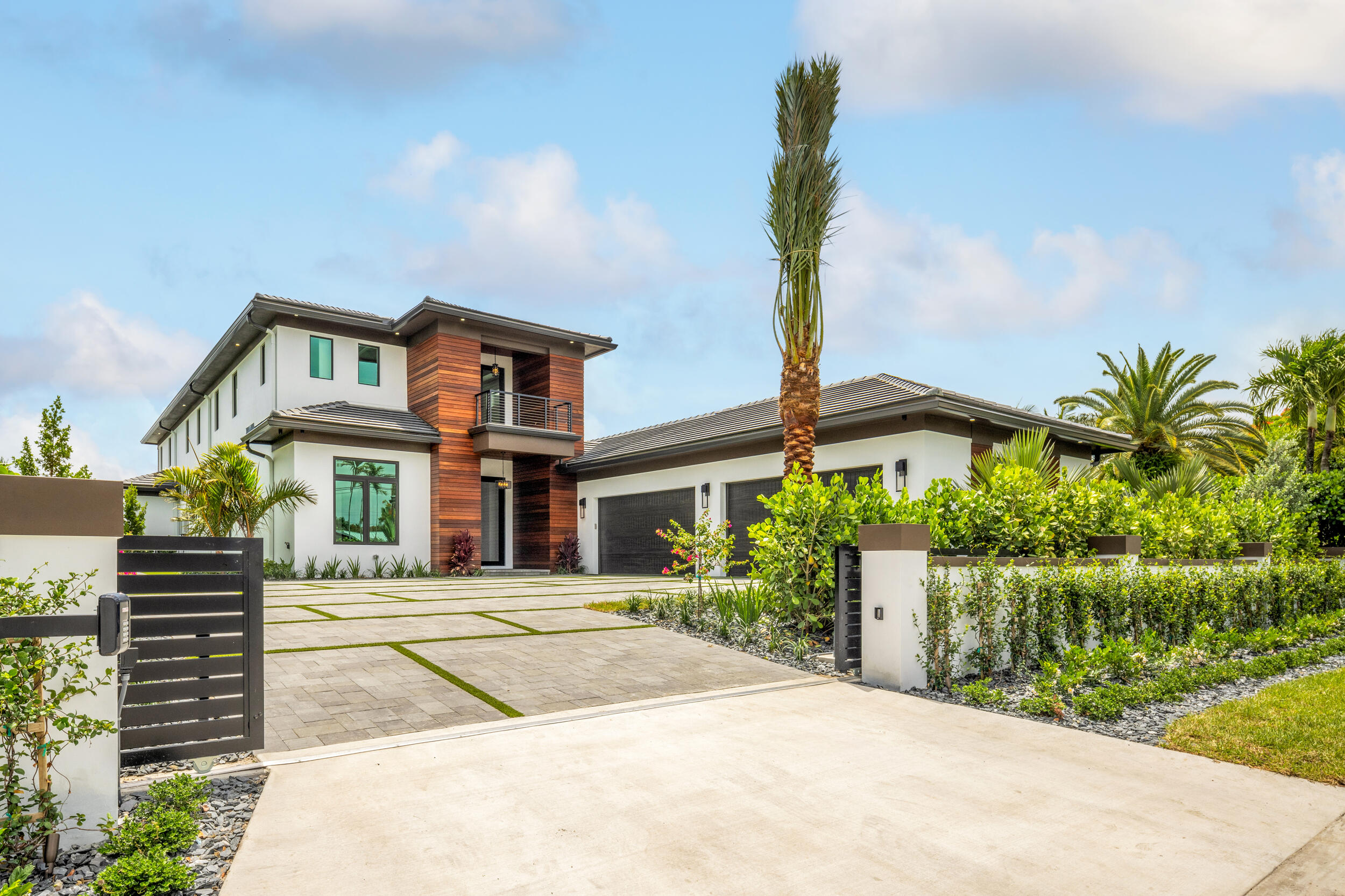 1708 N Lakeside Drive