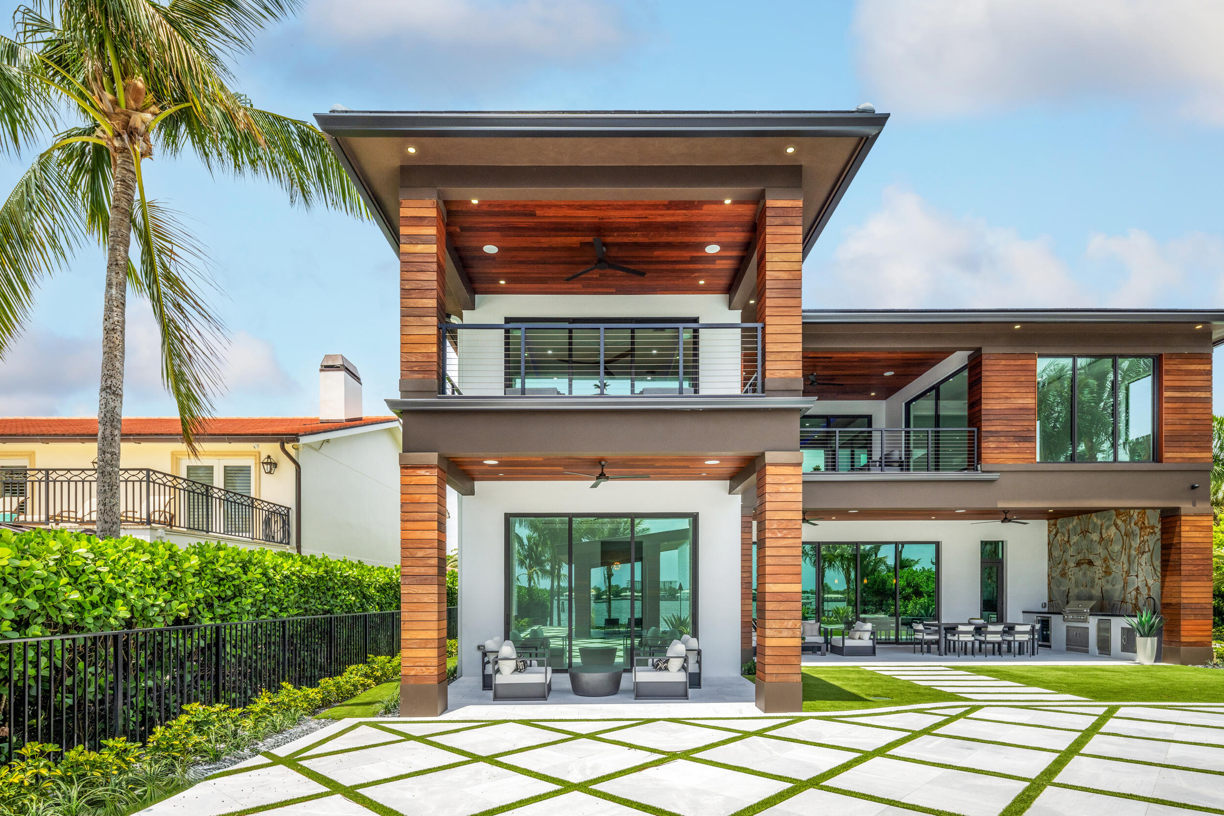 1708 N Lakeside Drive