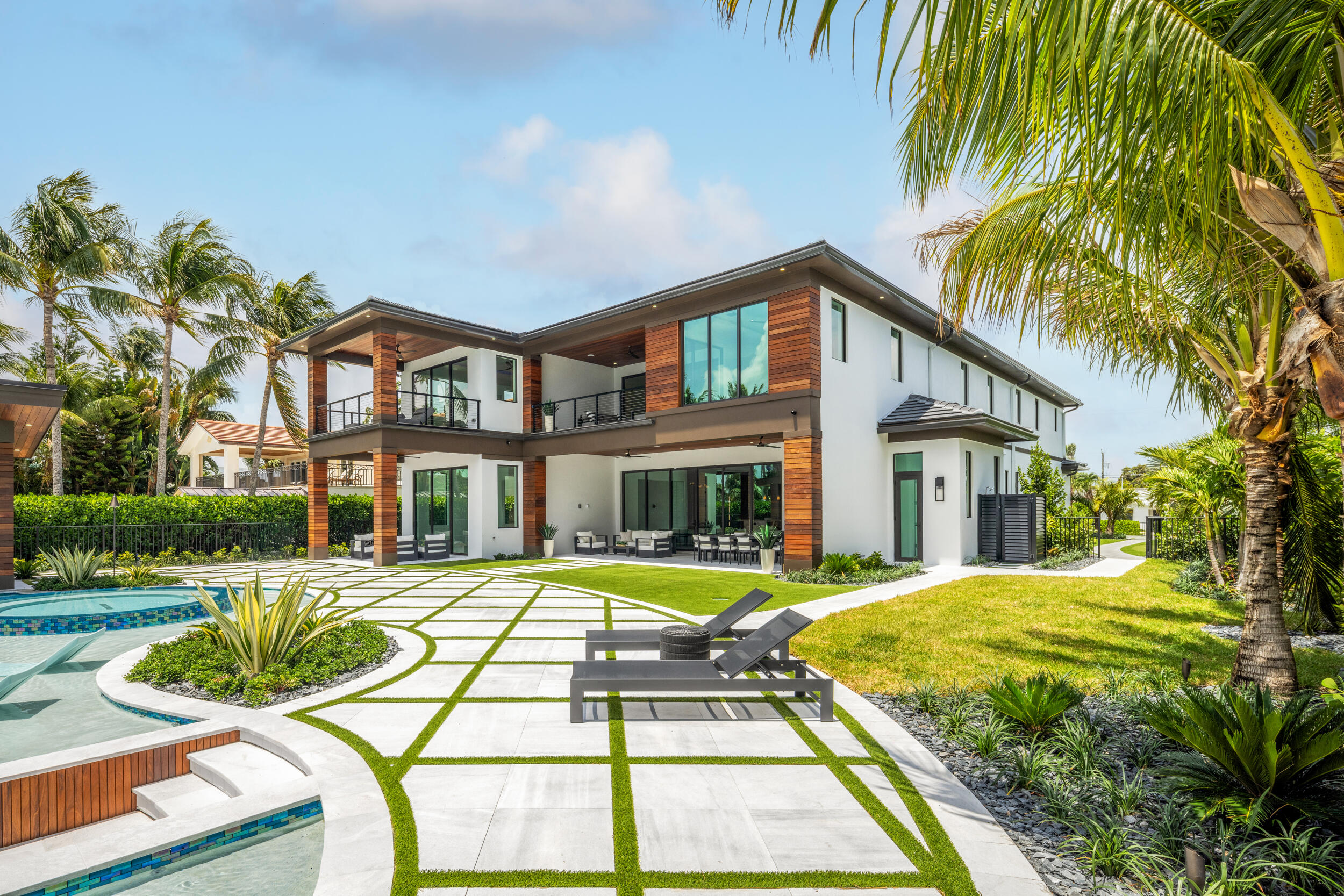 1708 N Lakeside Drive