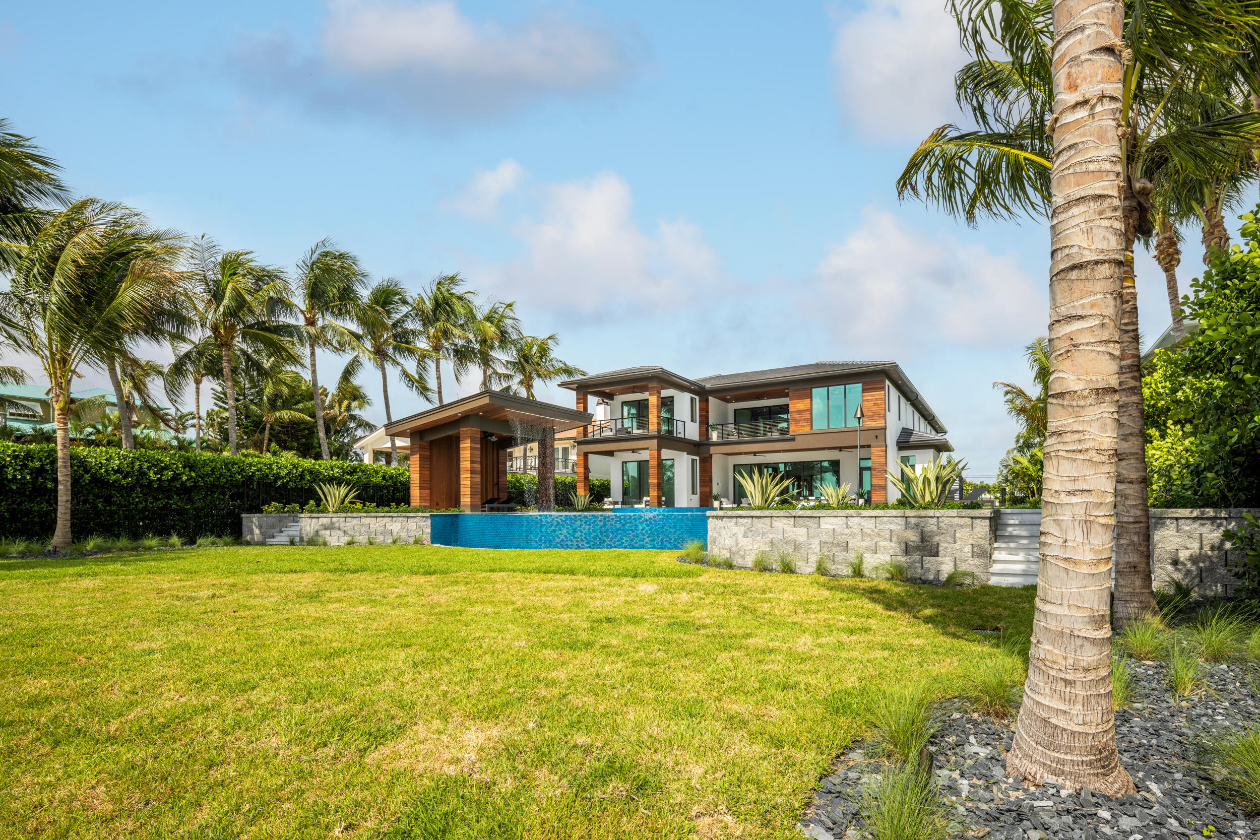 1708 N Lakeside Drive