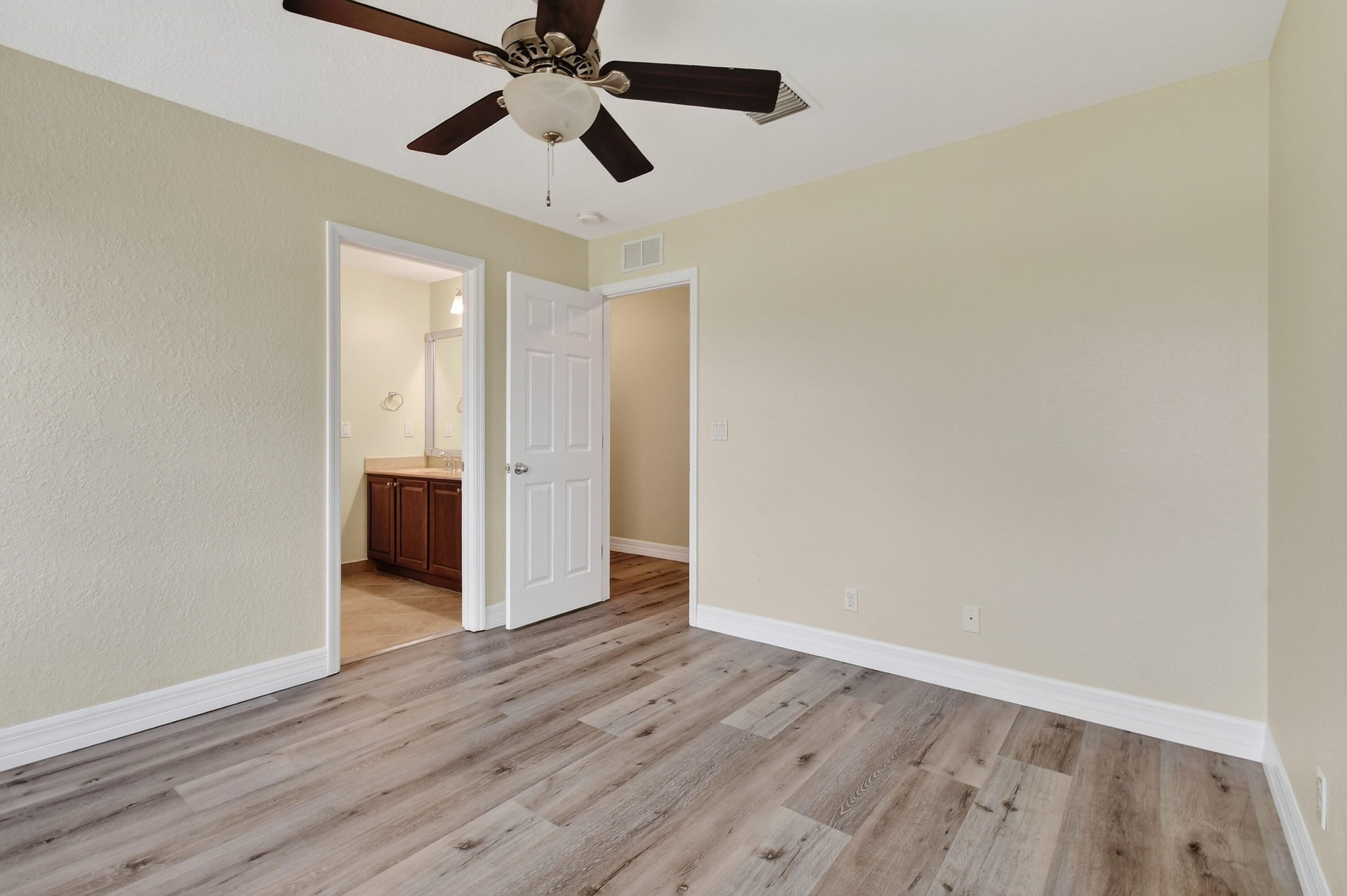 10519 Longleaf Lane