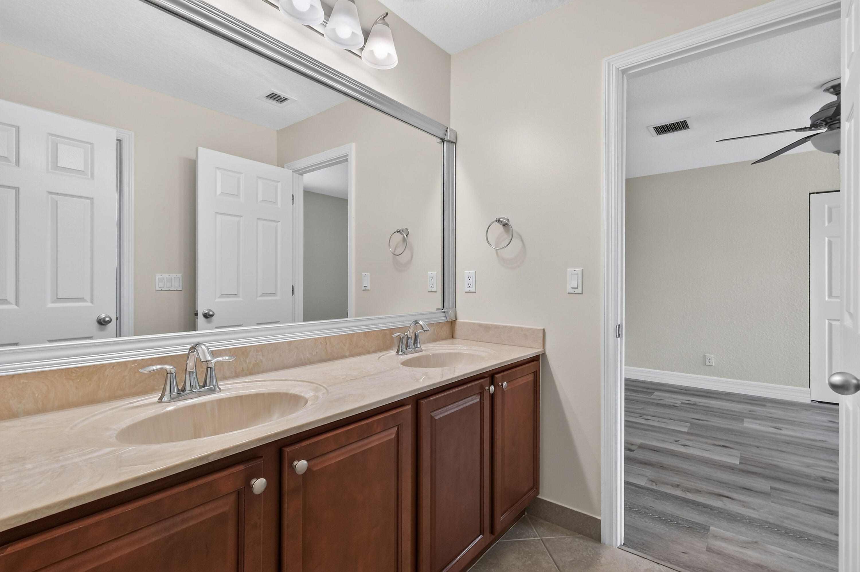 10519 Longleaf Lane